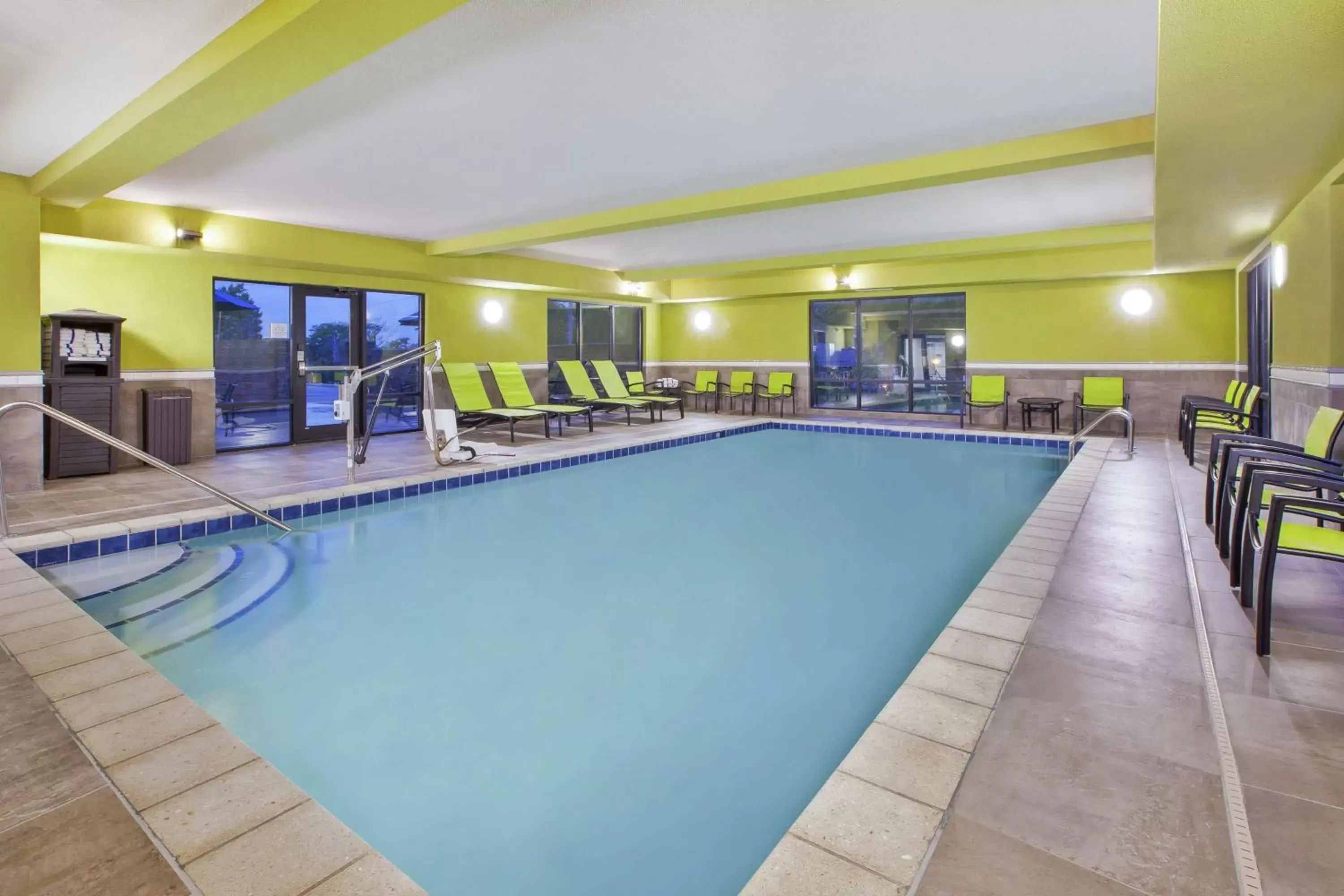 Pool view in Hampton Inn & Suites Oakwood Village-Cleveland Pool view in Hampton Inn & Suites Oakwood Village-Cleveland