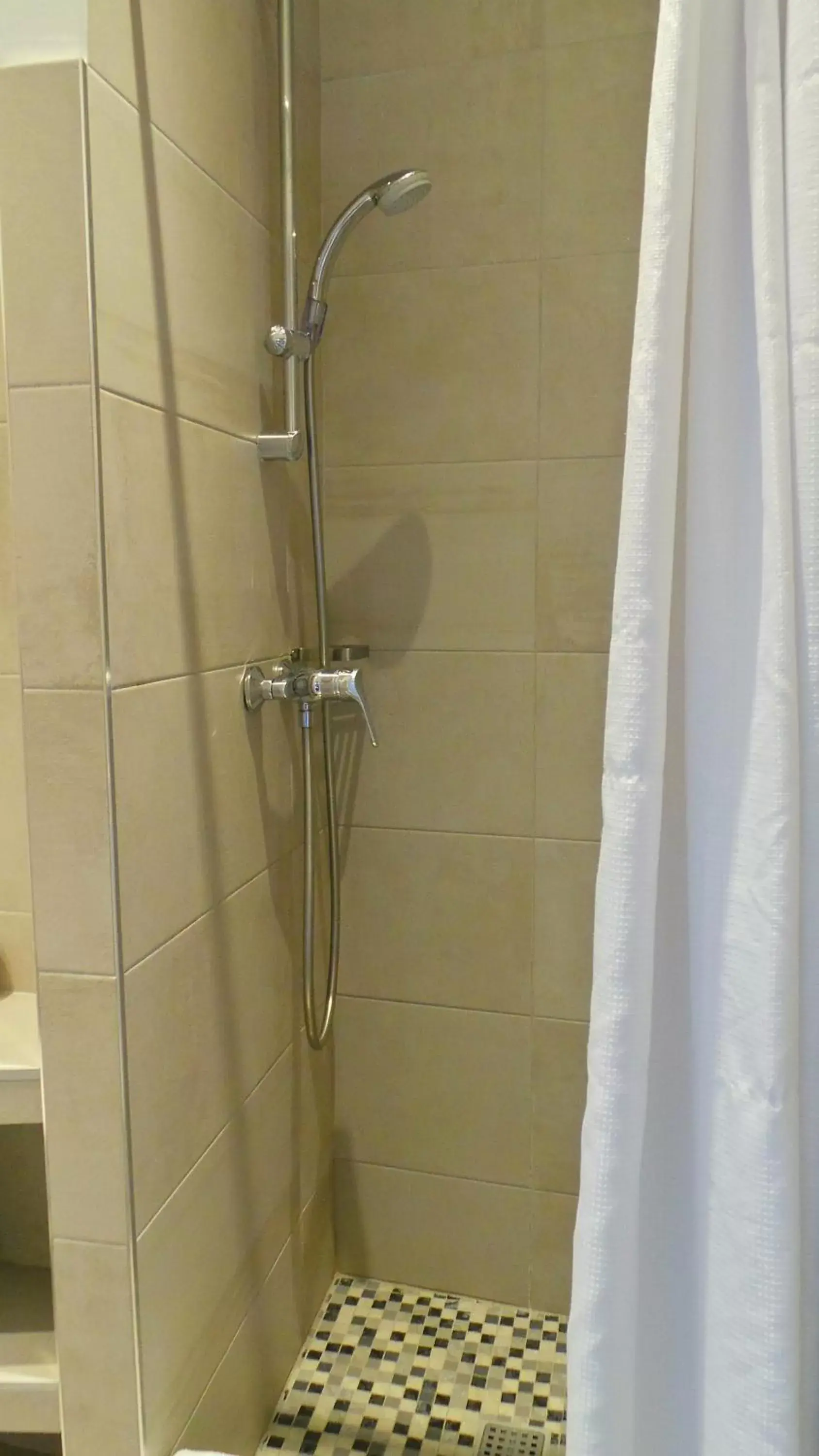 Shower, Bathroom in Hotel Relais Du Postillon