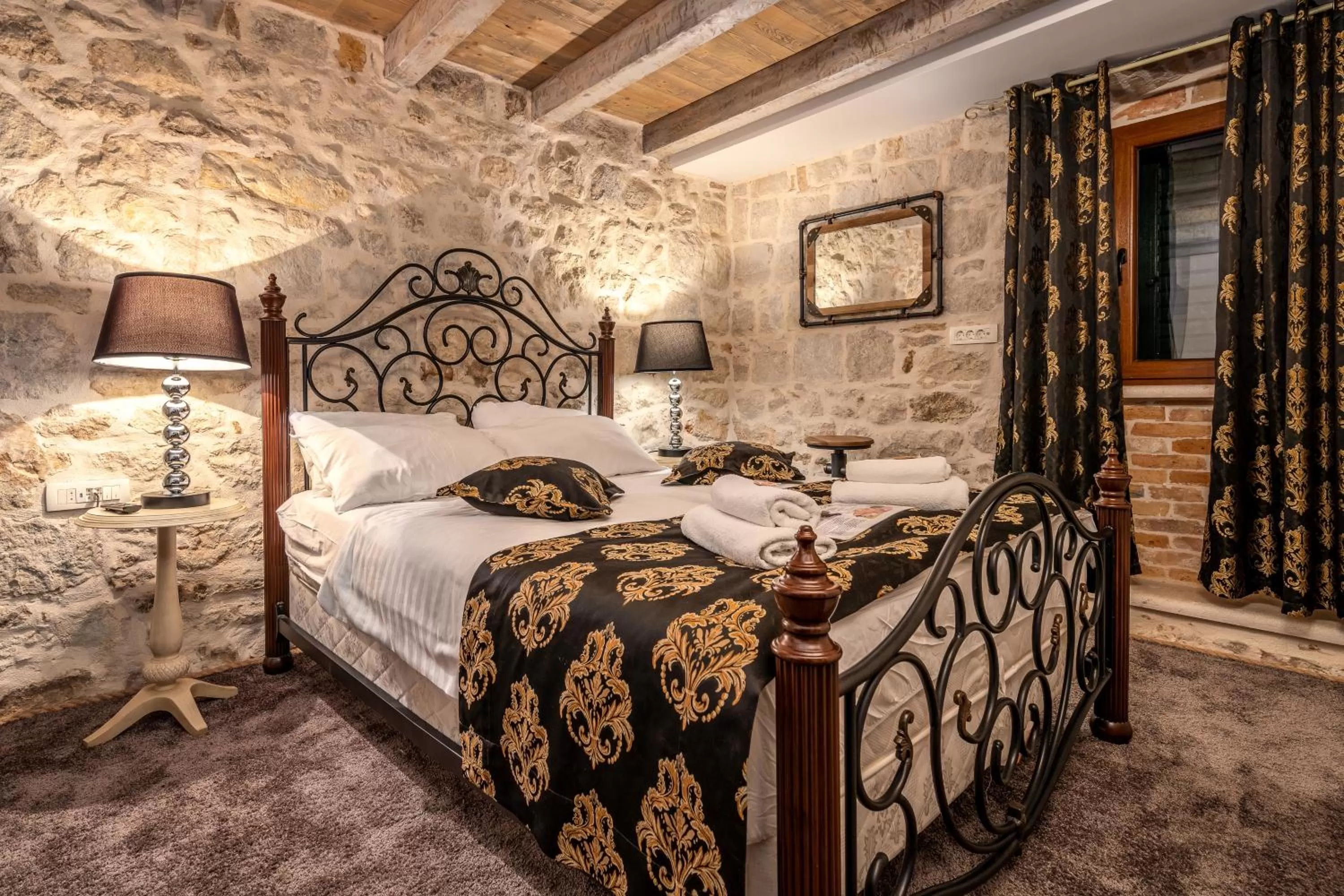 Bed in Heritage Palace Varos - MAG Quaint & Elegant Boutique Hotels