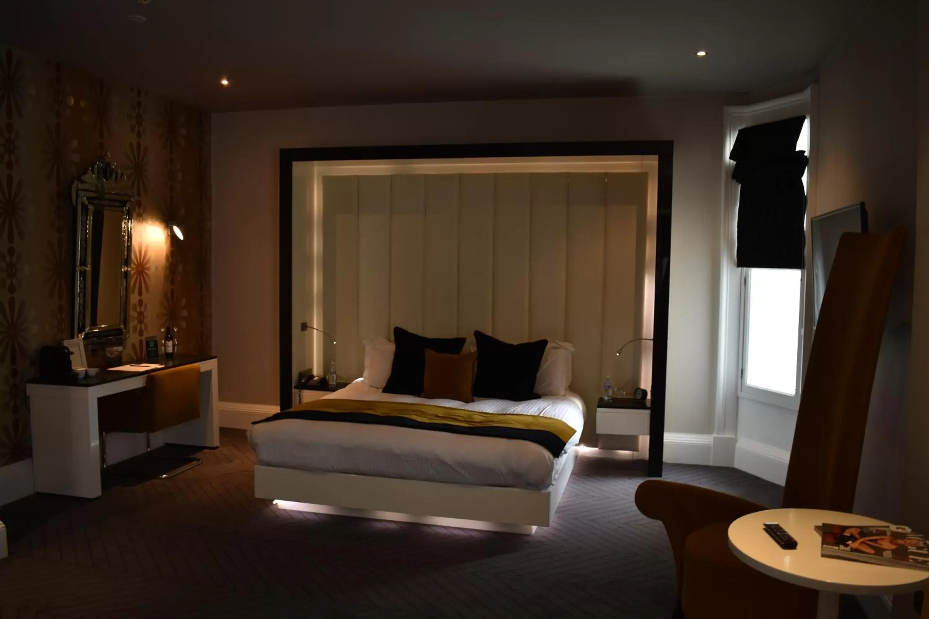 Bed, Seating Area in The Rutland Hotel & Apartments