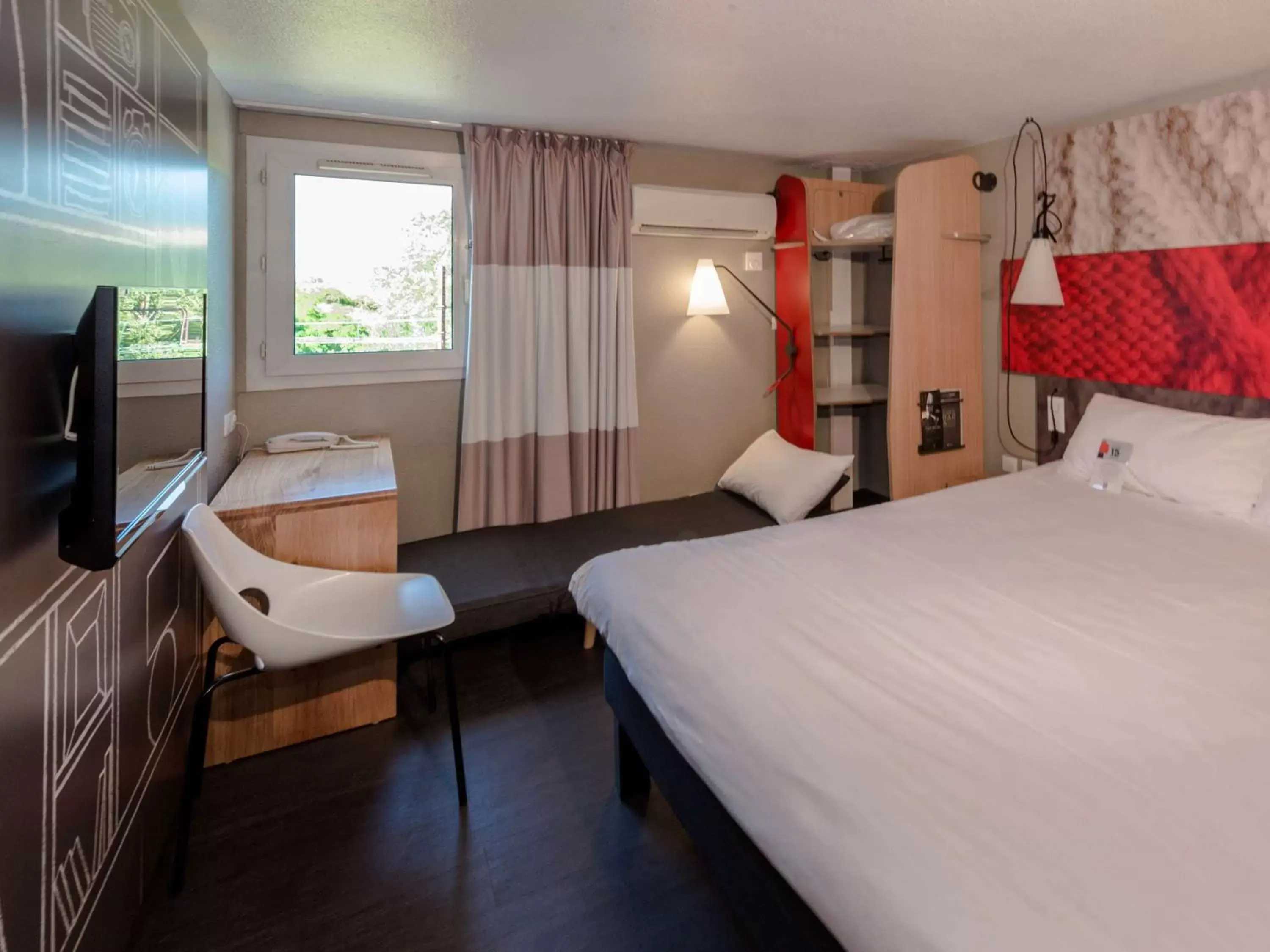 Photo of the whole room in IBIS Lyon Sud Chasse Sur Rhône