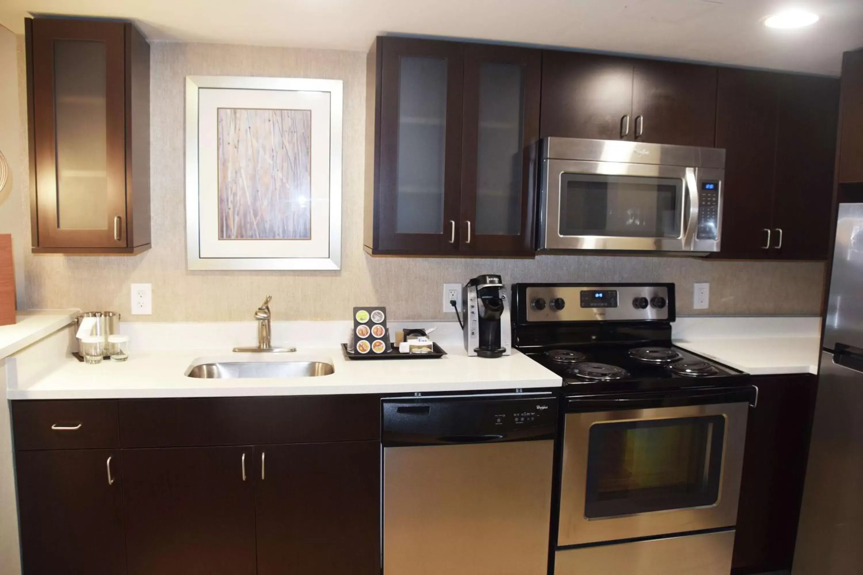 Bedroom, Kitchen/Kitchenette in DoubleTree by Hilton Montgomery Downtown