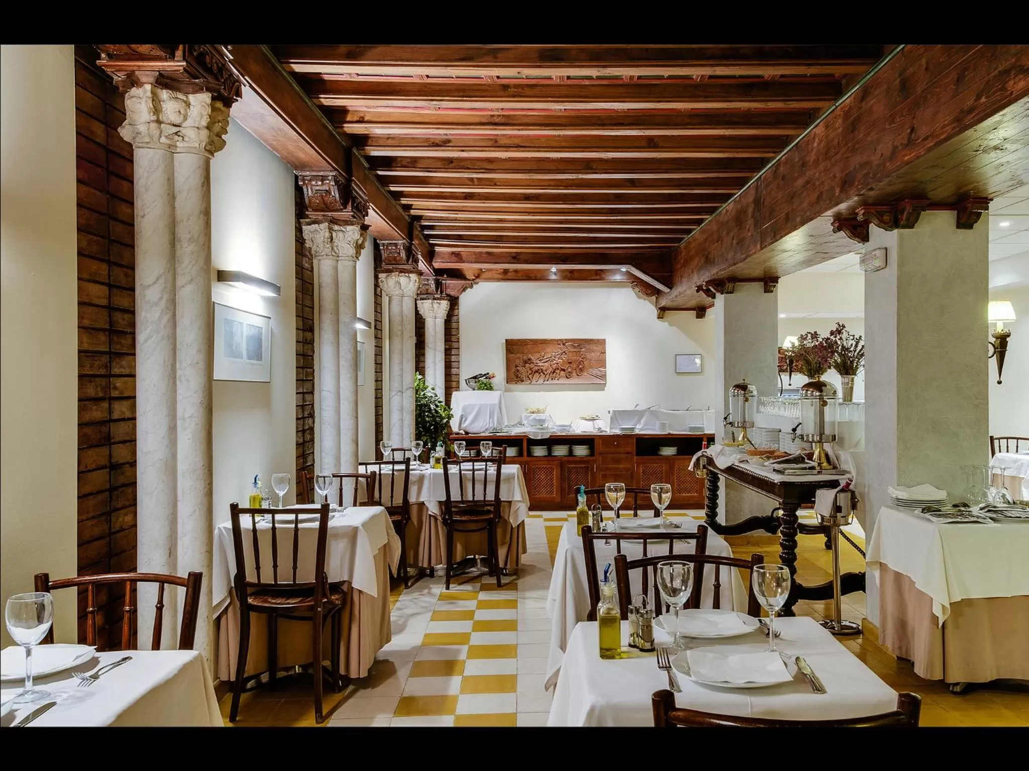 Buffet breakfast in Hotel Murillo