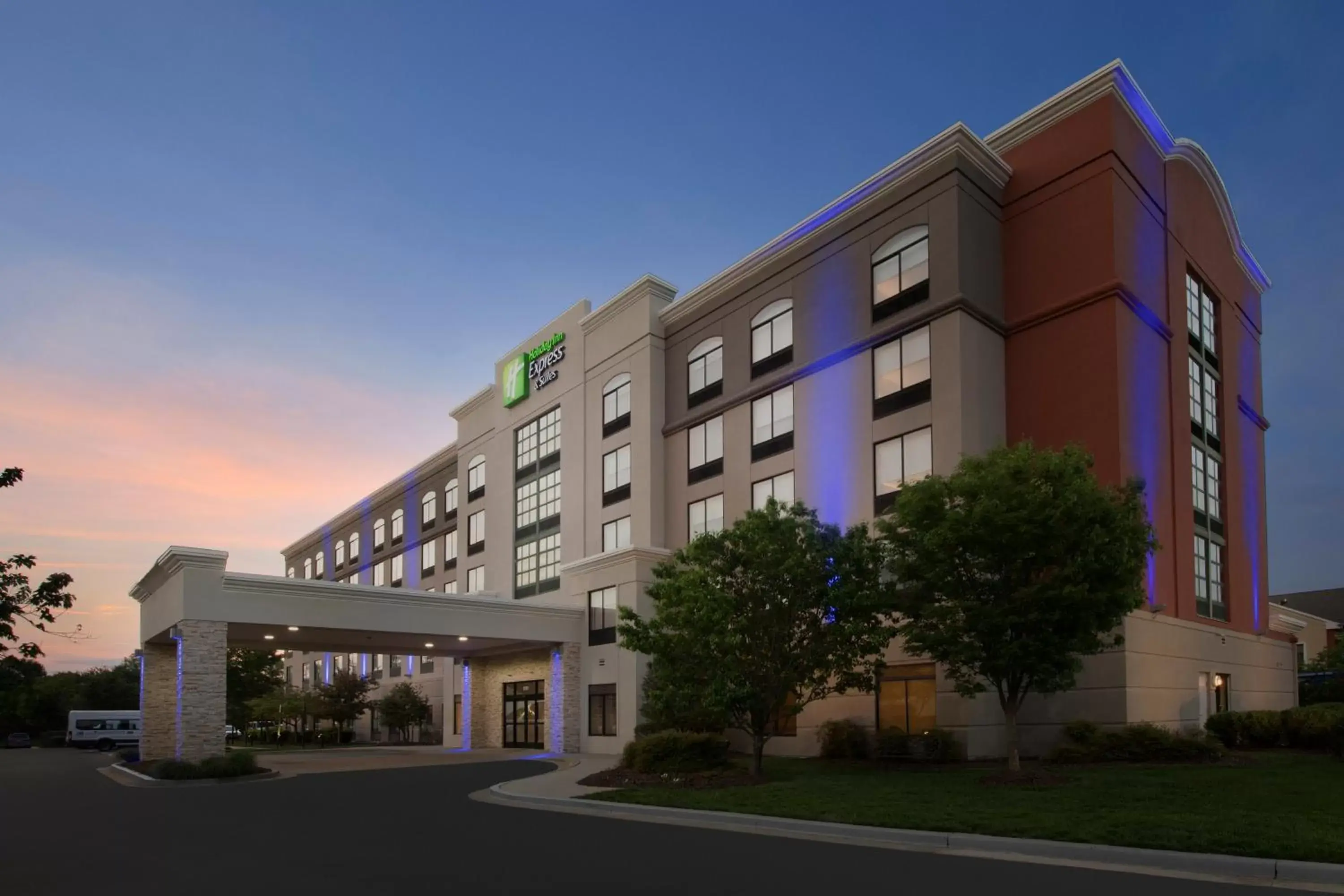 Property Building in Holiday Inn Express & Suites Baltimore - BWI Airport North, an IHG Hotel