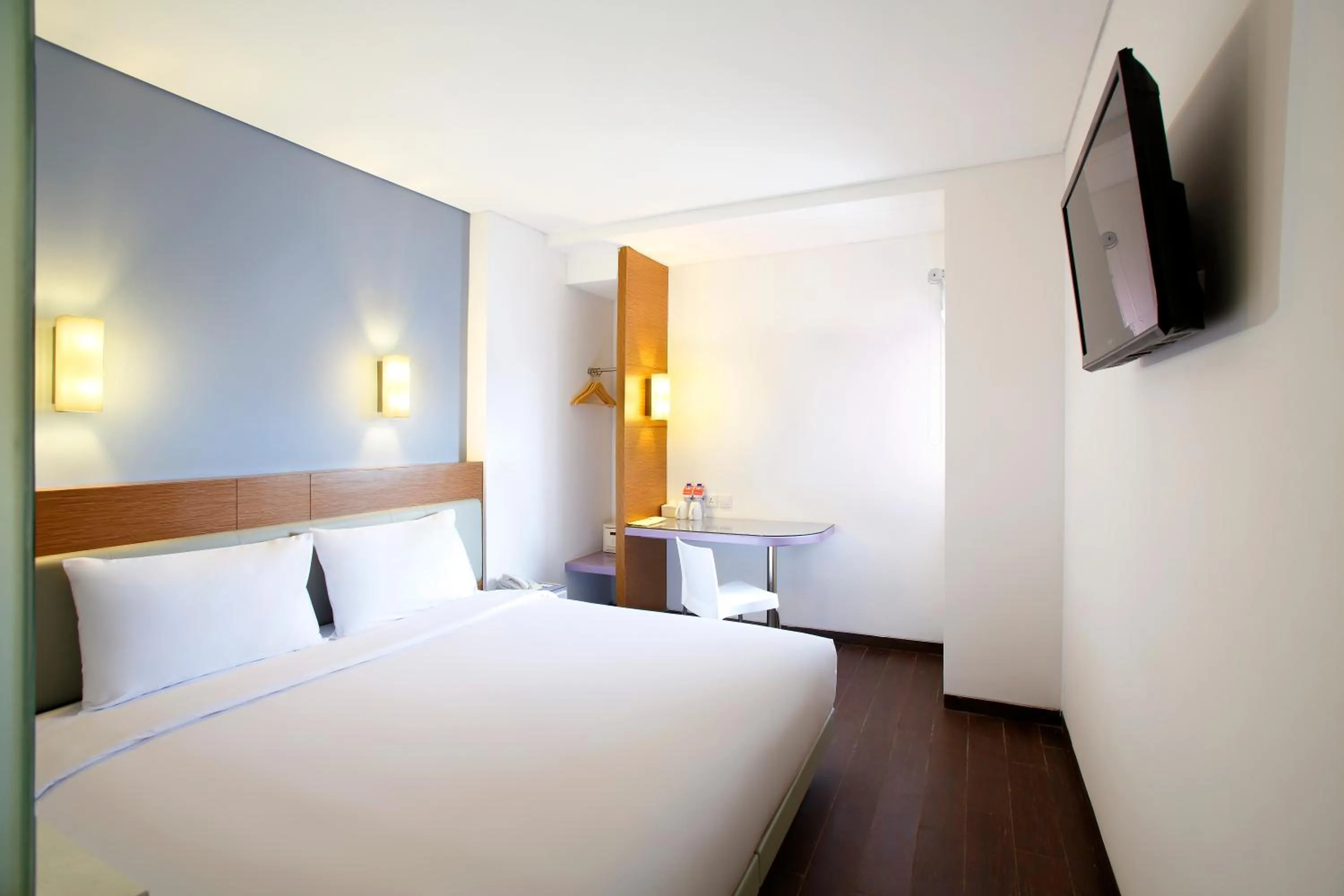 Bedroom, Bed in Amaris Hotel Serpong Tangerang