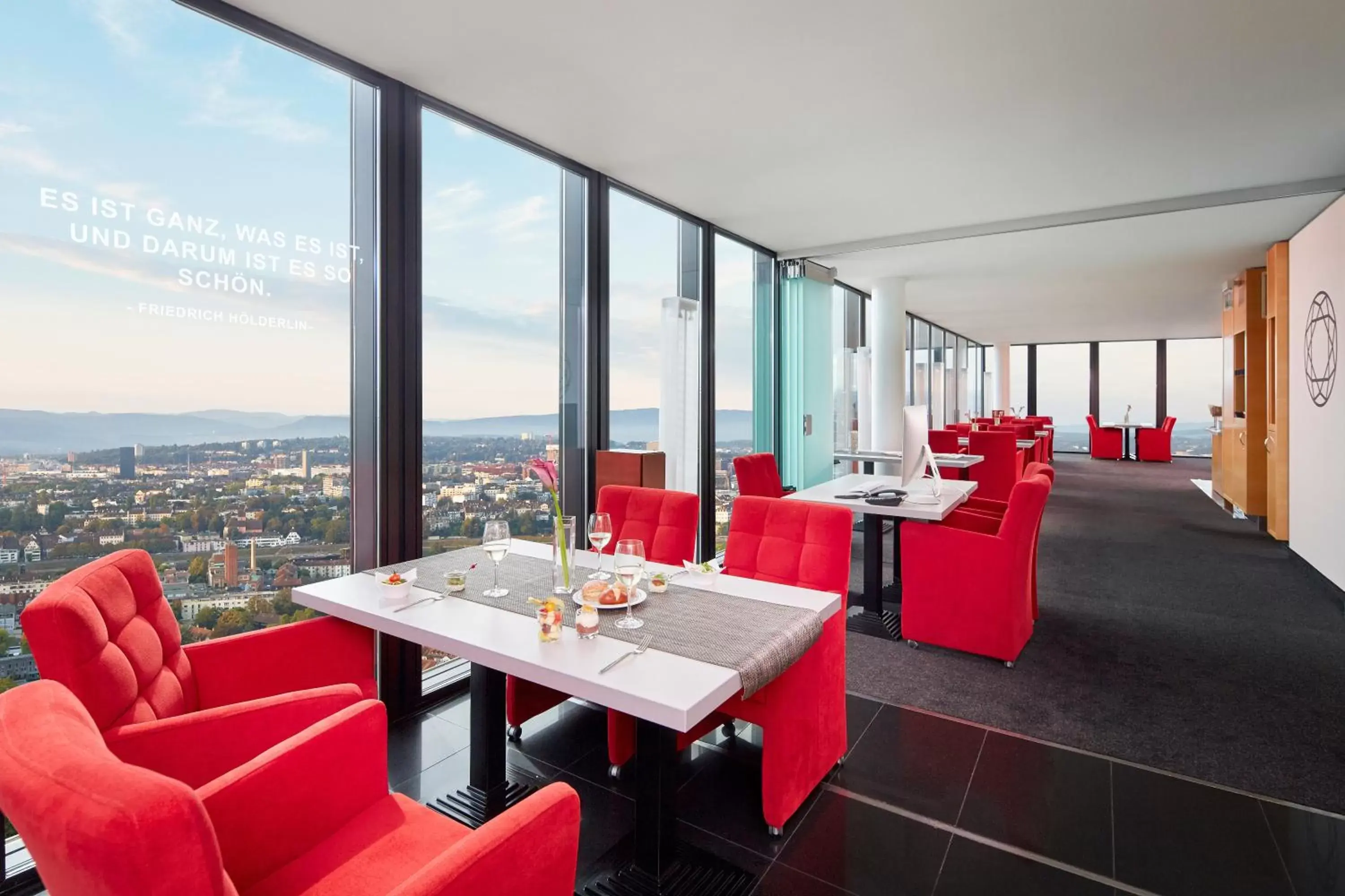 Lounge or bar, Restaurant/Places to Eat in Hyperion Hotel Basel