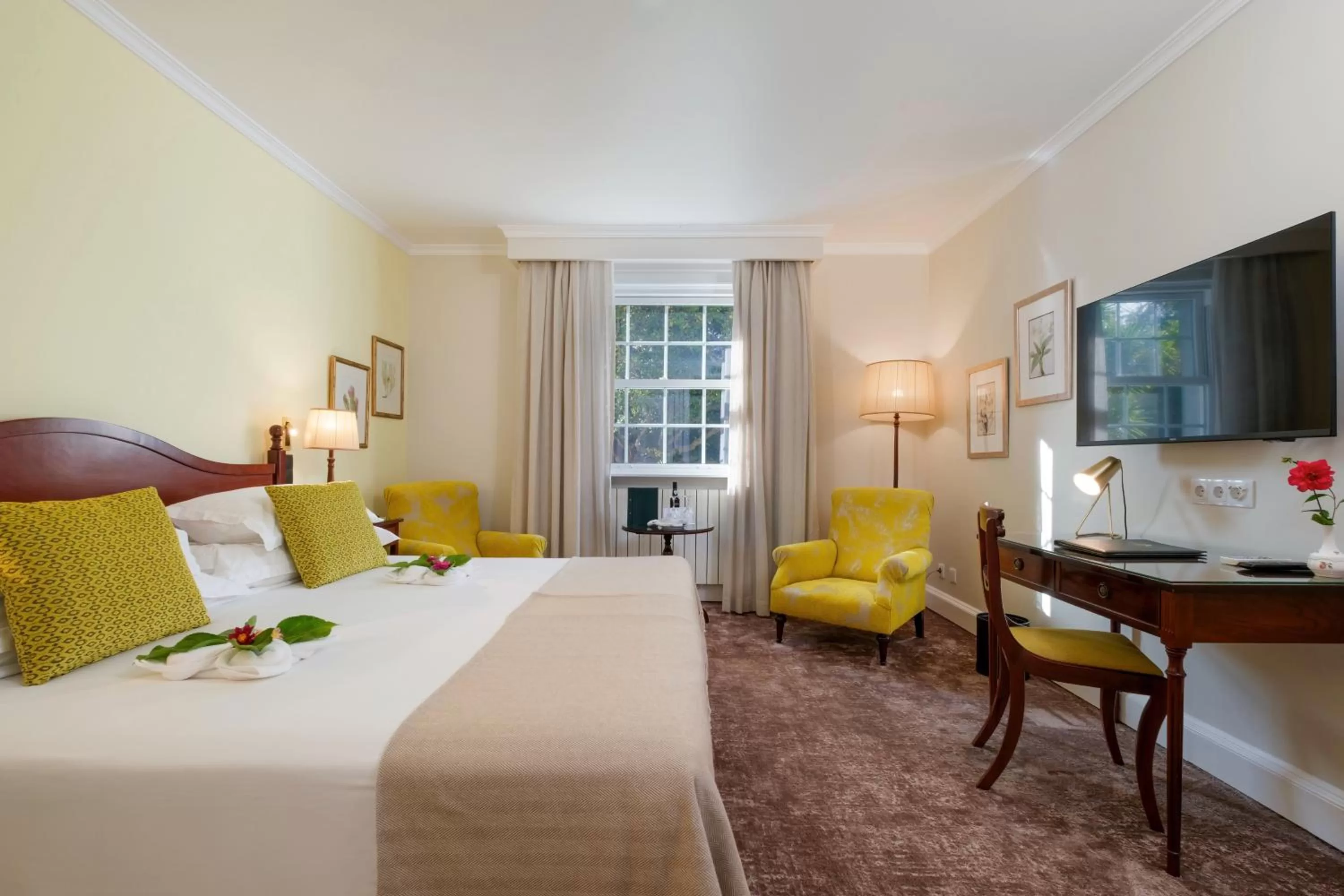 Bedroom, Bed in Casa Velha do Palheiro Relais & Chateaux