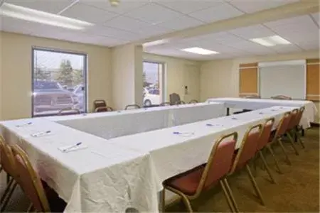 Meeting/conference room in Baymont by Wyndham Greenville