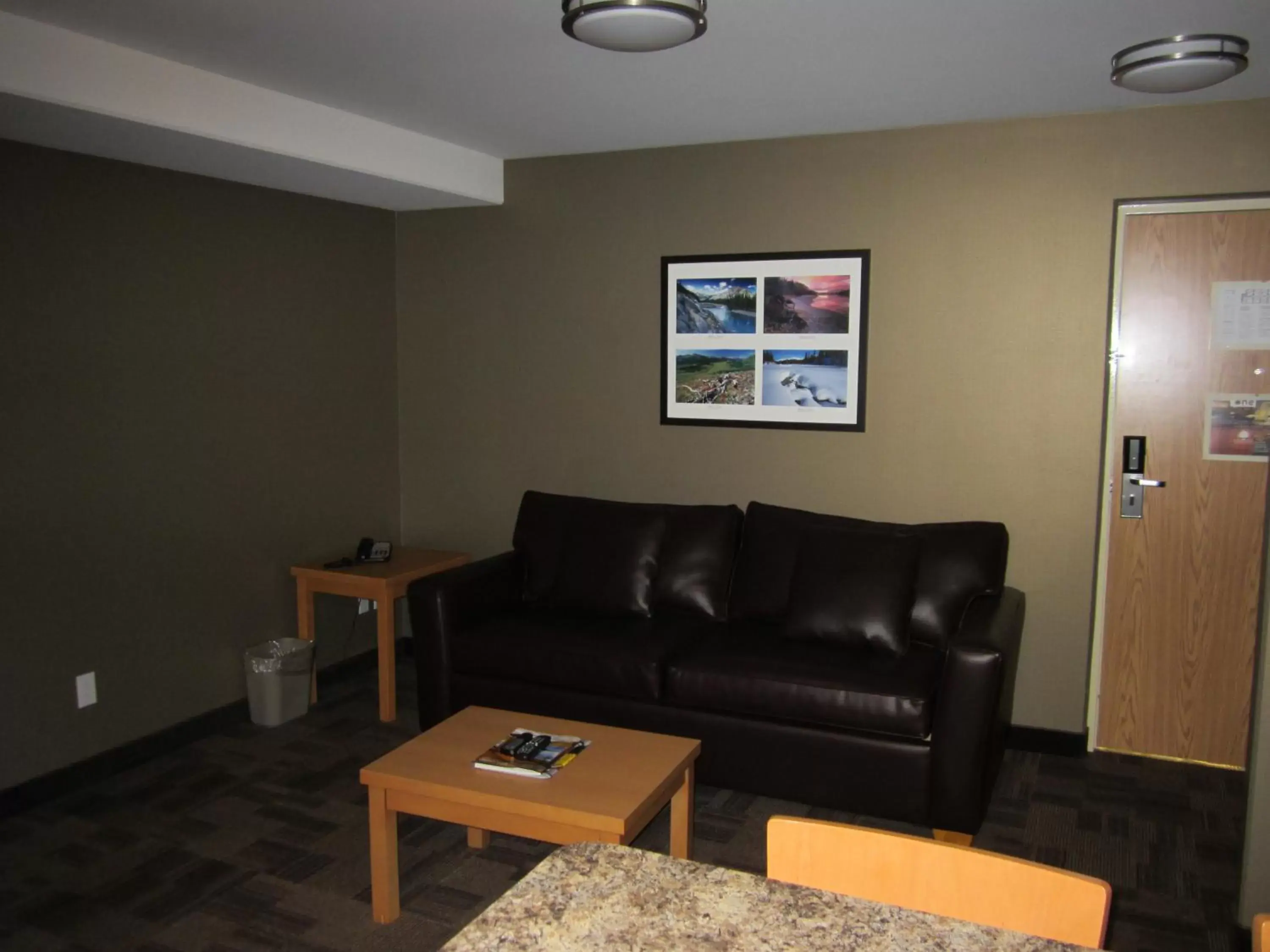 Seating Area in Woodlands Inn & Suites