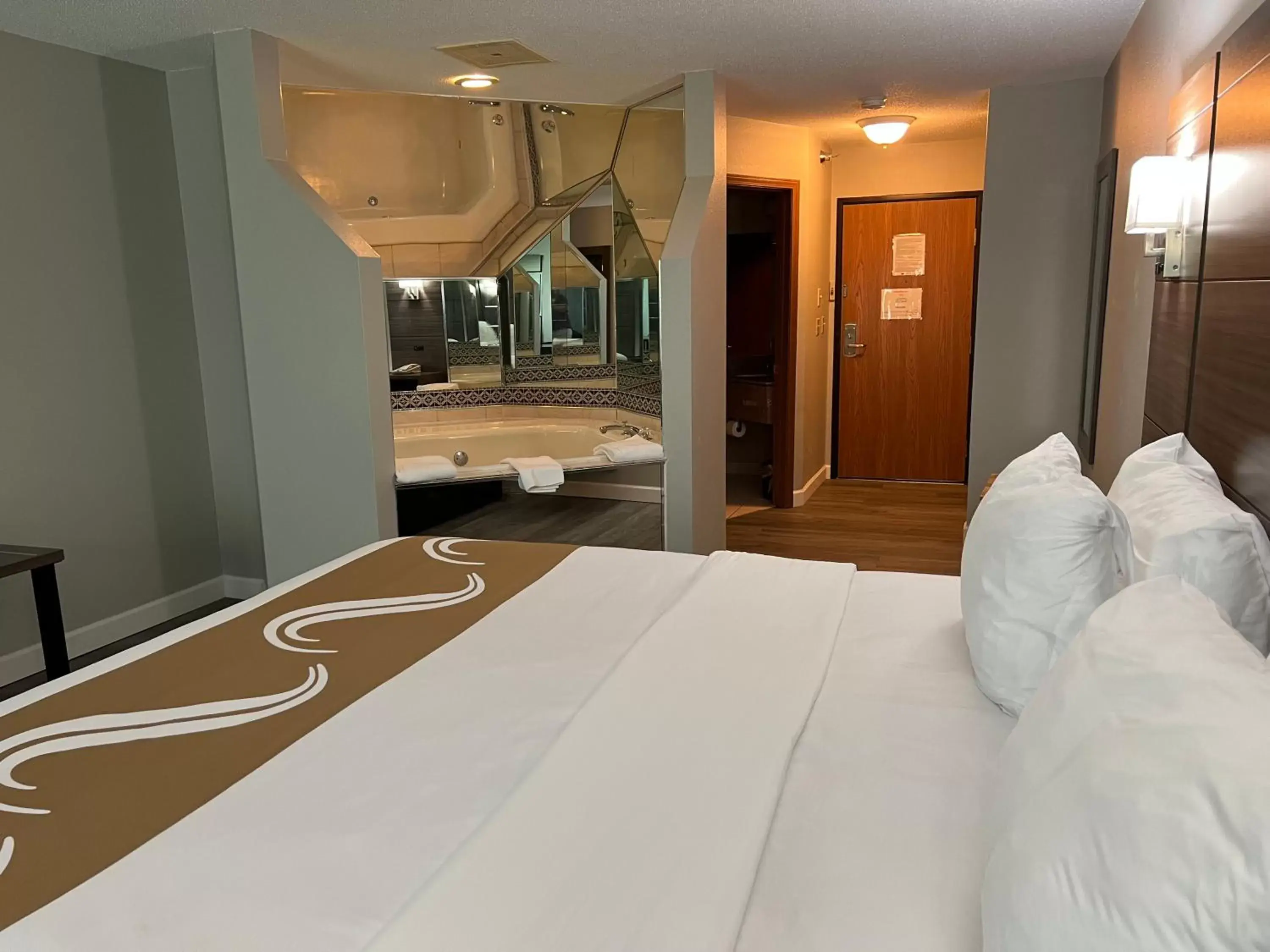 Bed in Quality Inn & Suites Red Wing Bed in Quality Inn & Suites Red Wing