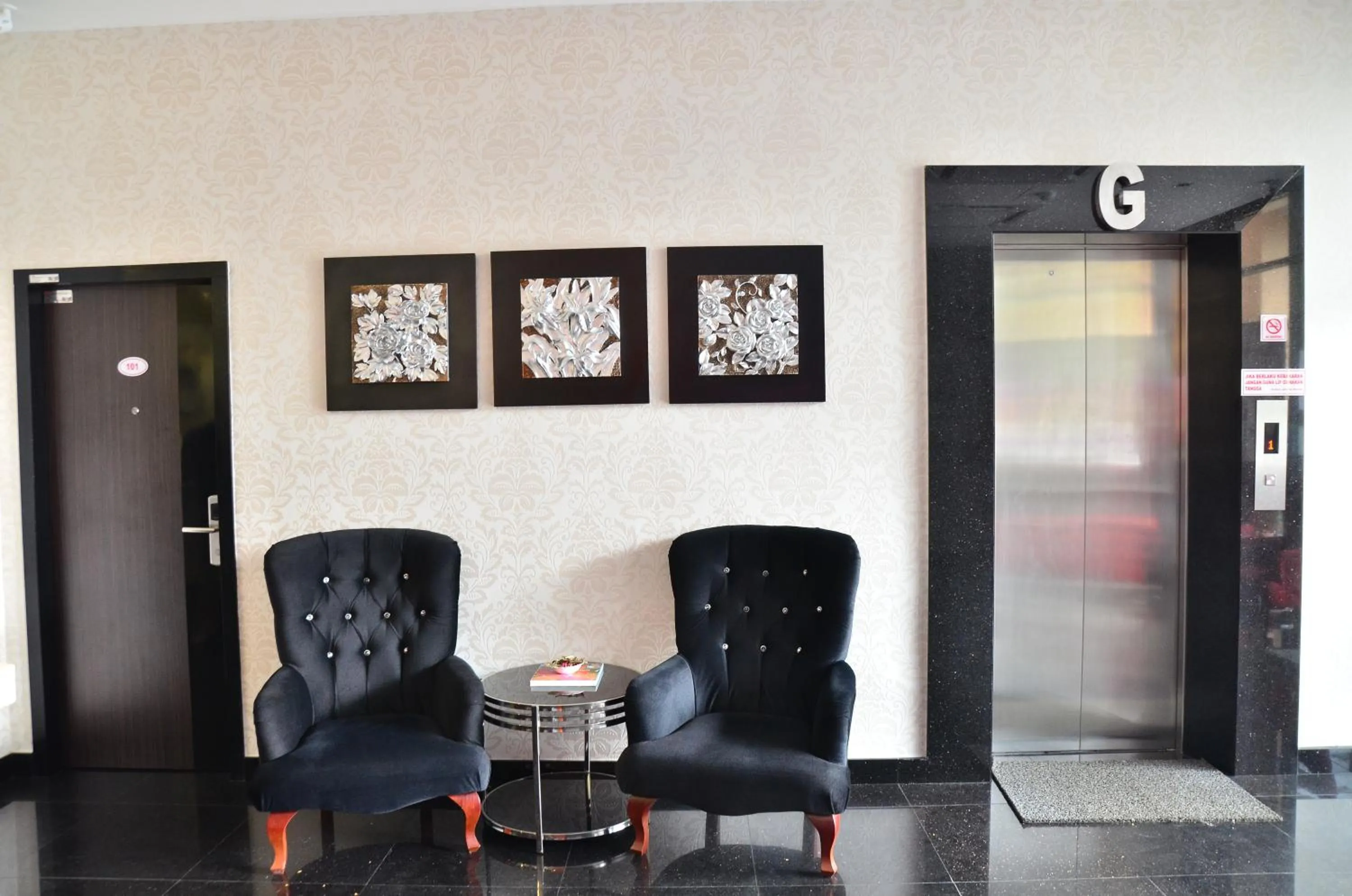 Lobby or reception in D'Metro Hotel