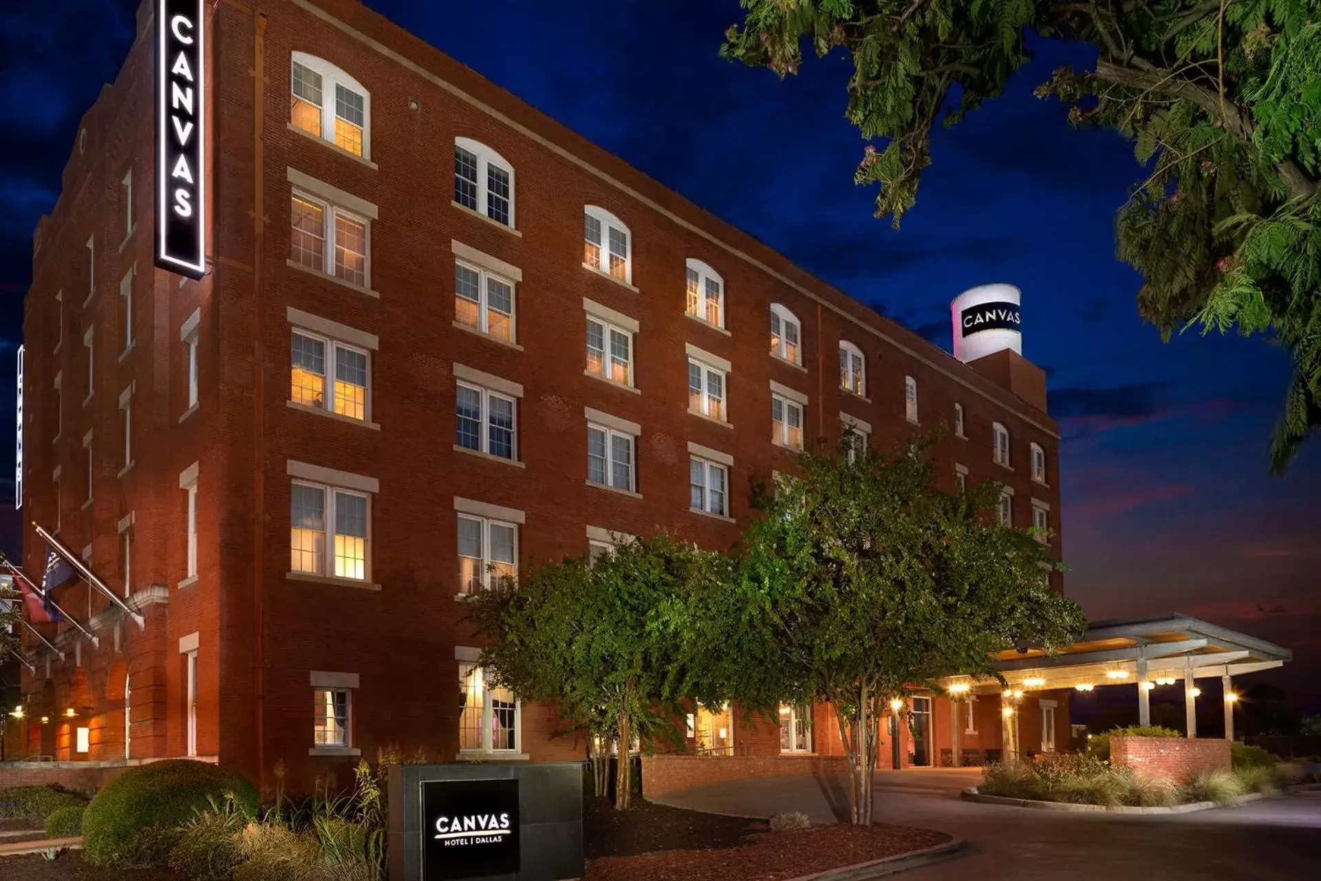 Facade/entrance, Property Building in Canvas Hotel Dallas