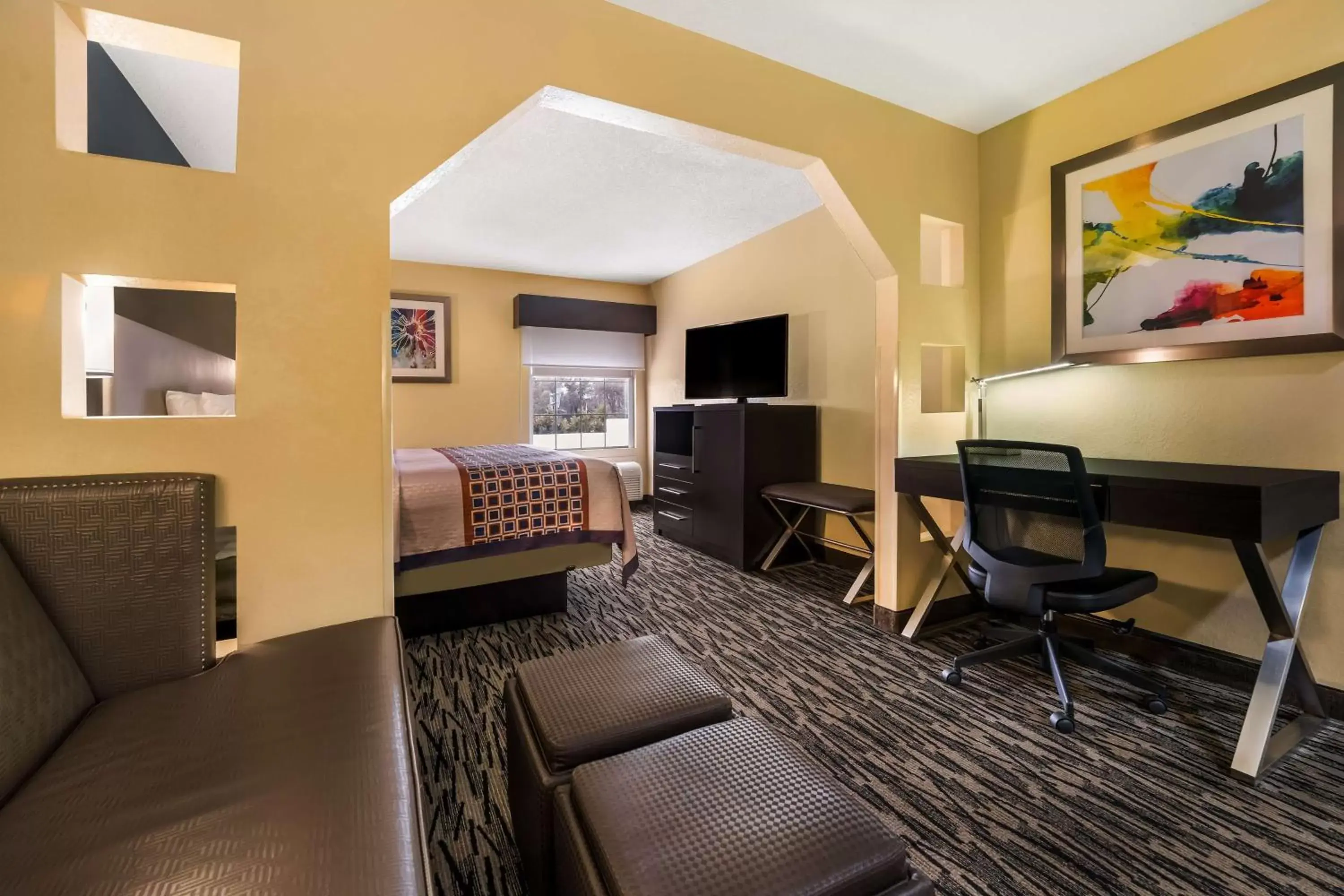 Bedroom in Best Western Bradbury Inn & Suites Bedroom in Best Western Bradbury Inn & Suites