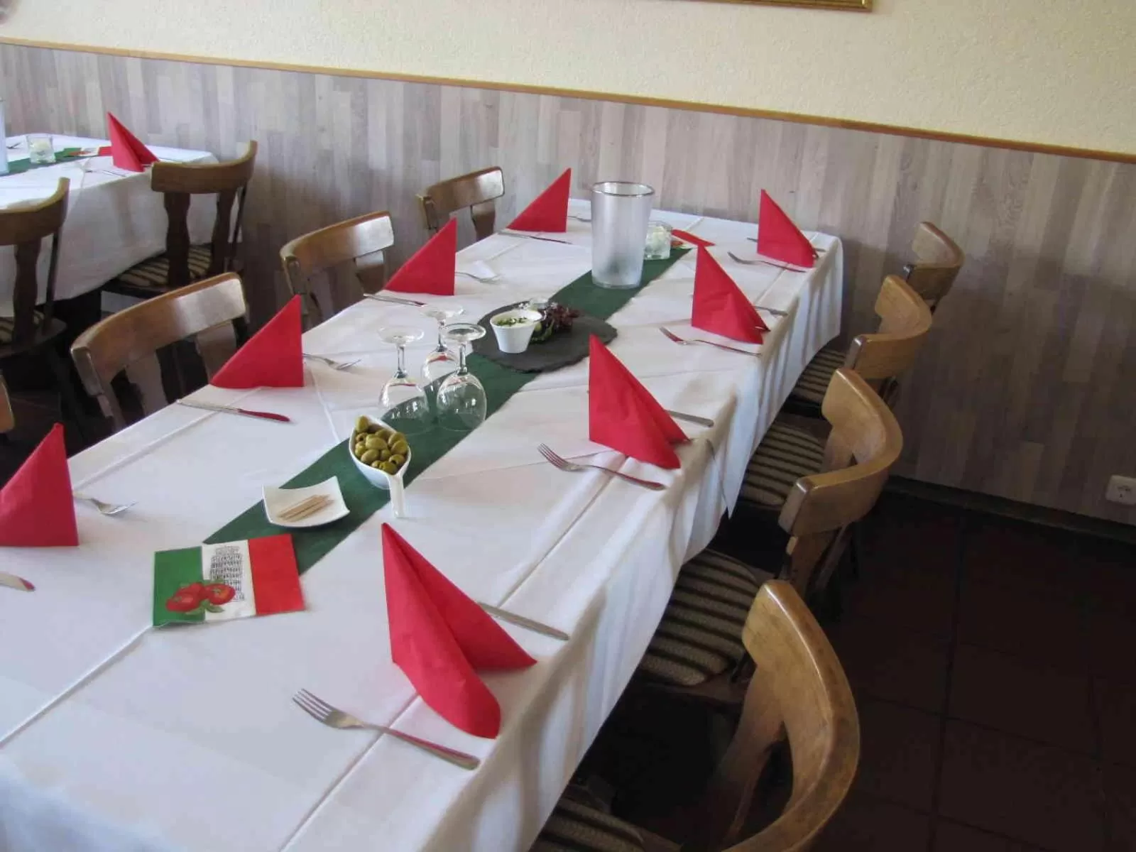 Restaurant/places to eat in "Unter den Kastanien"