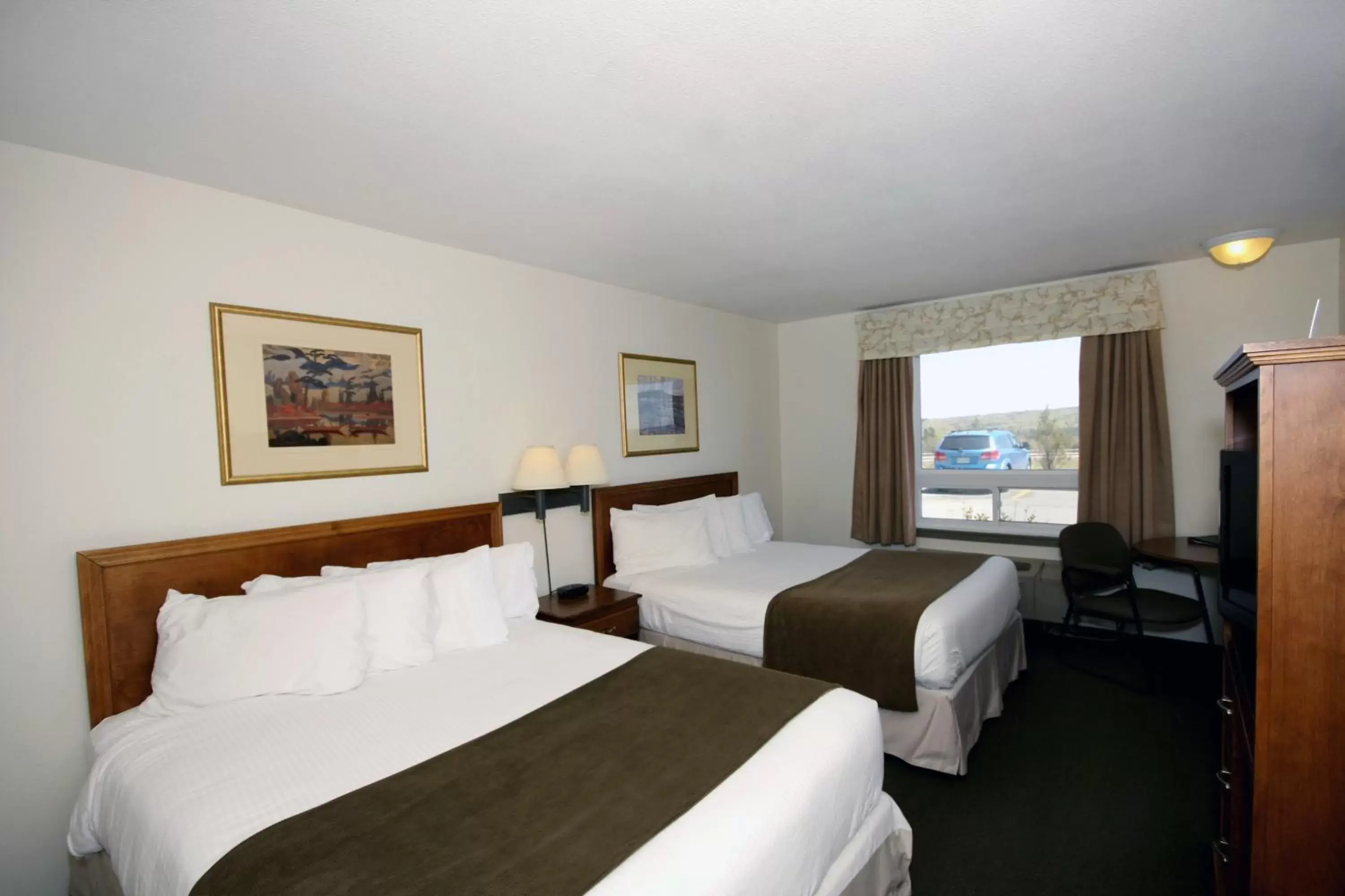 Photo of the whole room, Bed in Super 8 by Wyndham Truro NS