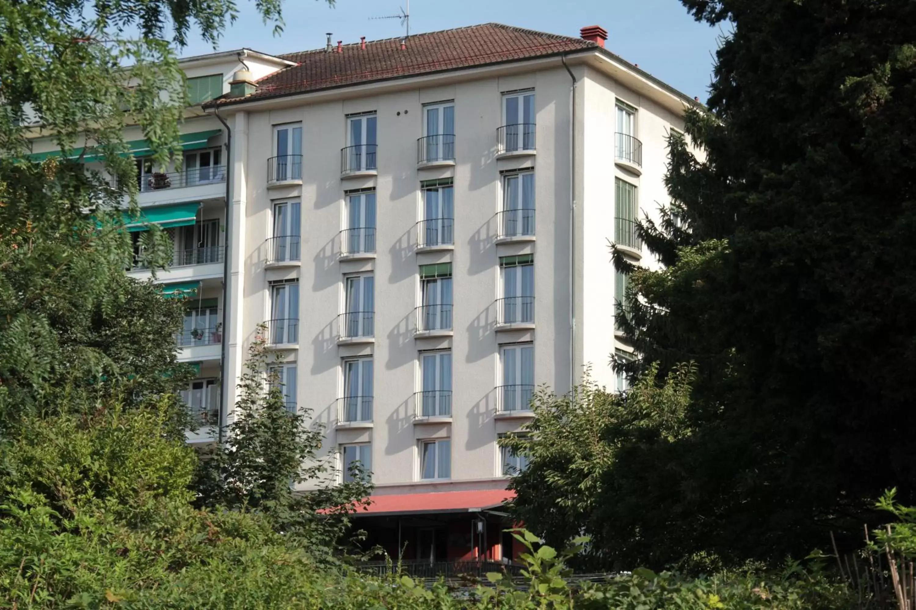 Facade/entrance, Property Building in Hôtel Bellerive