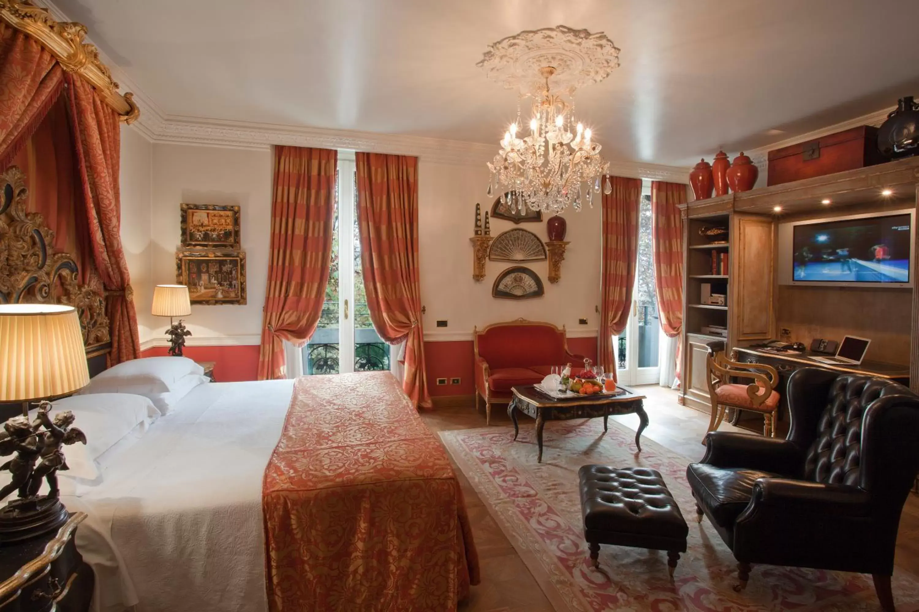 Photo of the whole room in Hotel de la Ville Monza - Small Luxury Hotels of the World