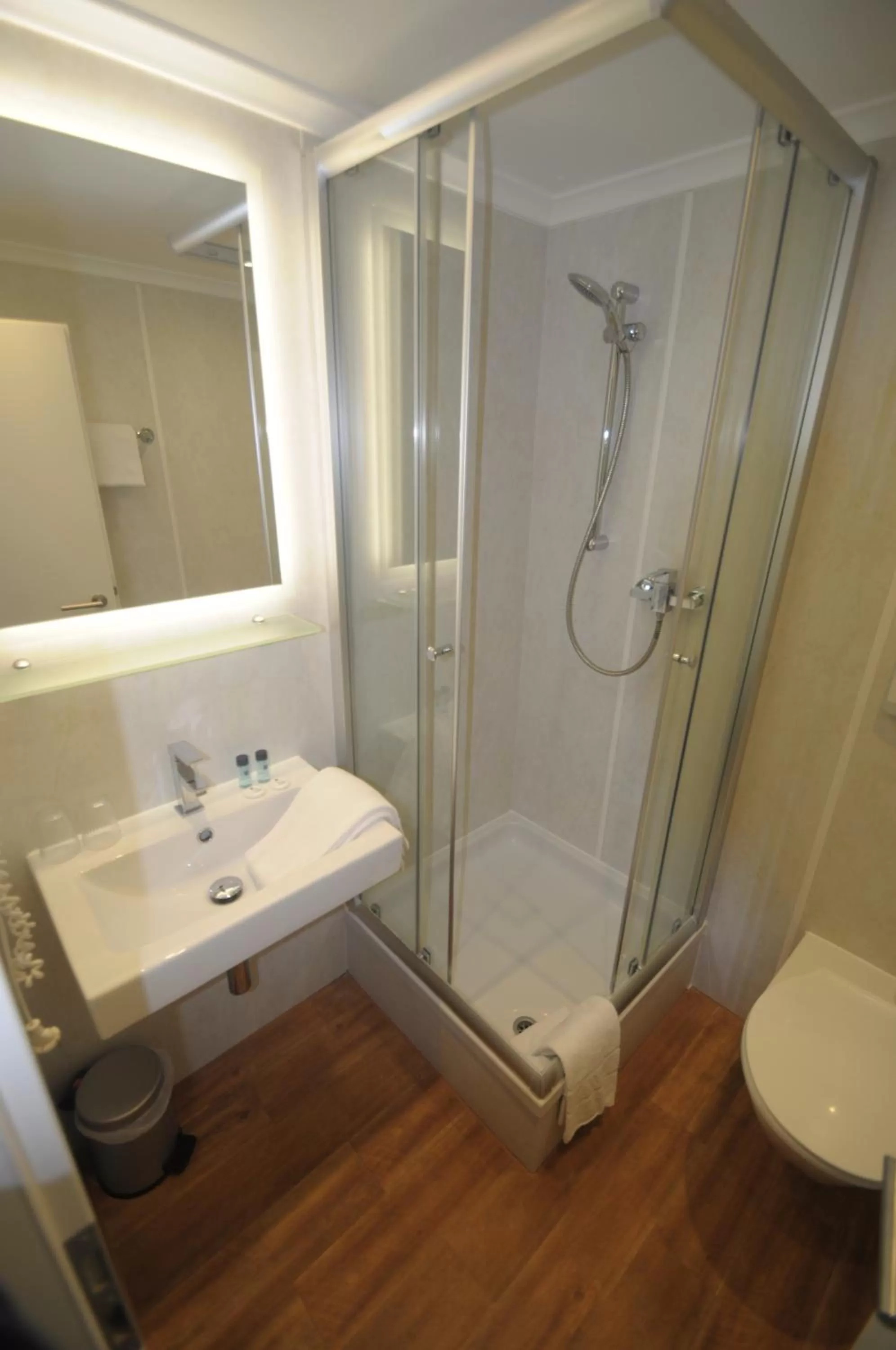 Bathroom in Hotel Deutsches Haus