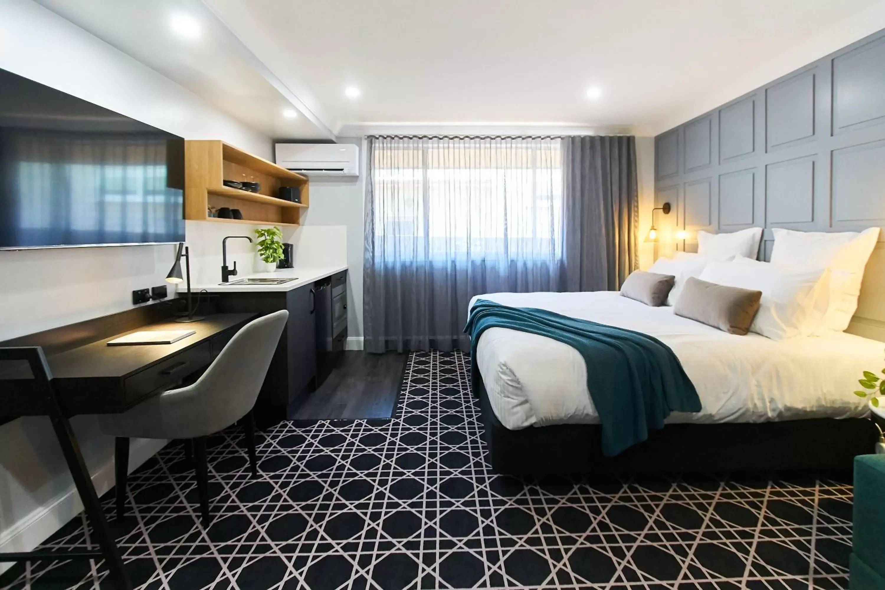 King Suite with Kitchenette in Country Comfort Armidale King Suite with Kitchenette in Country Comfort Armidale