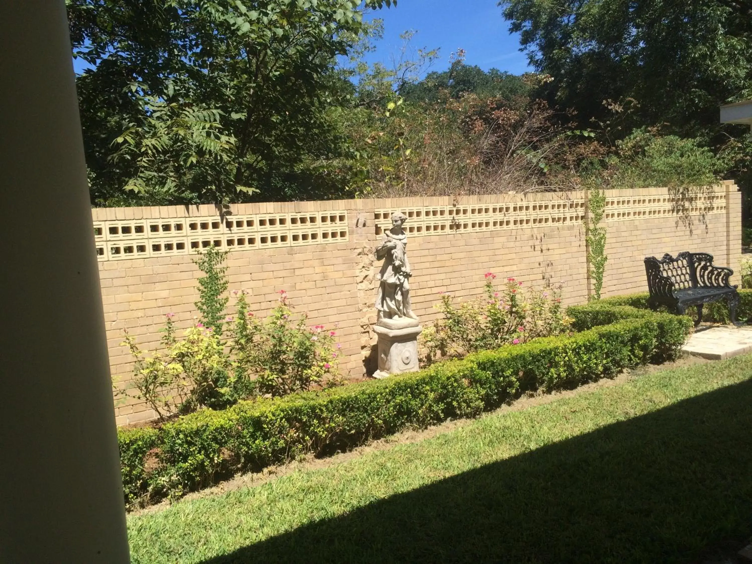 Garden in Belle Oaks Inn