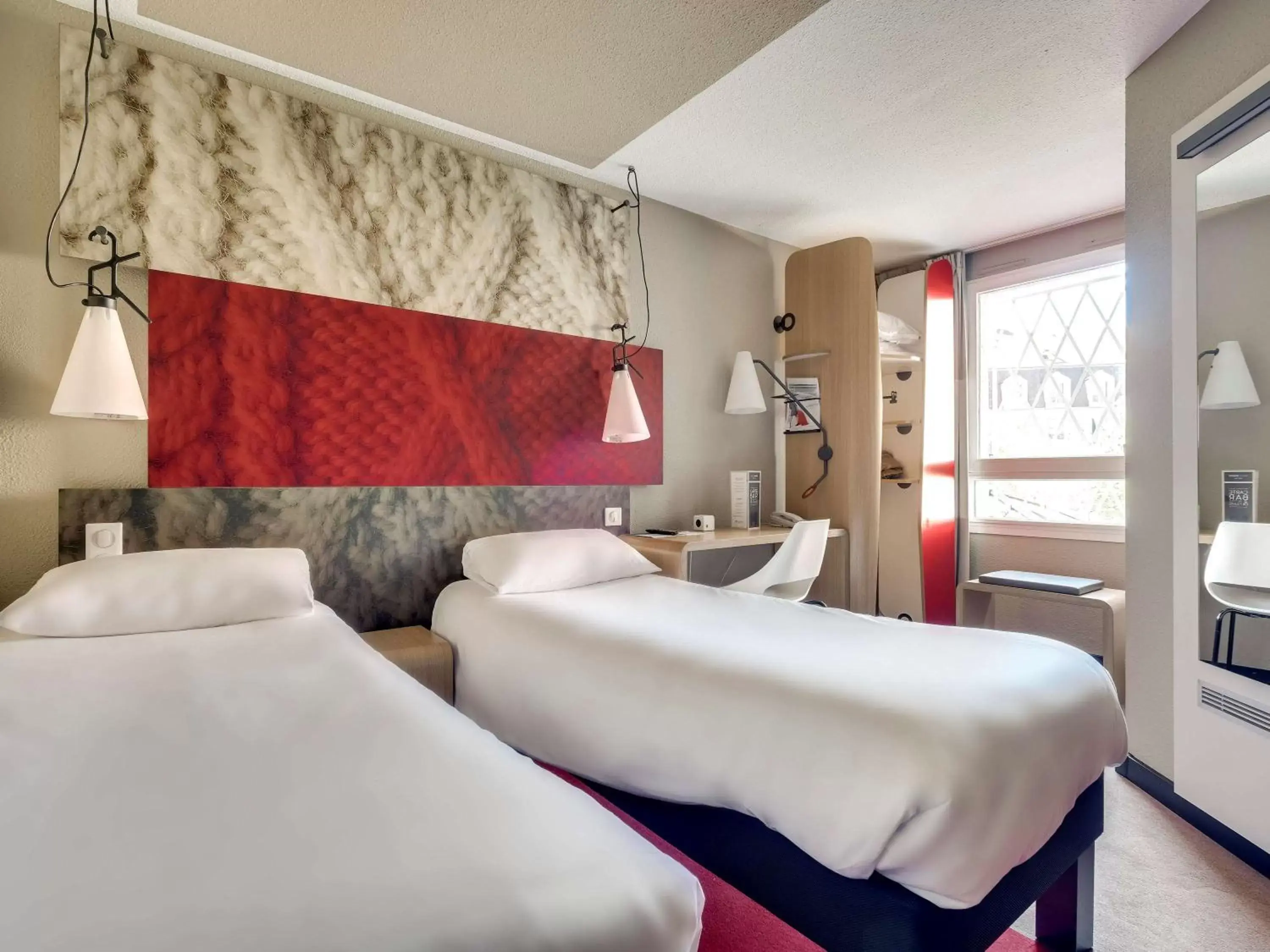 Photo of the whole room, Bed in ibis Paris Rueil Malmaison