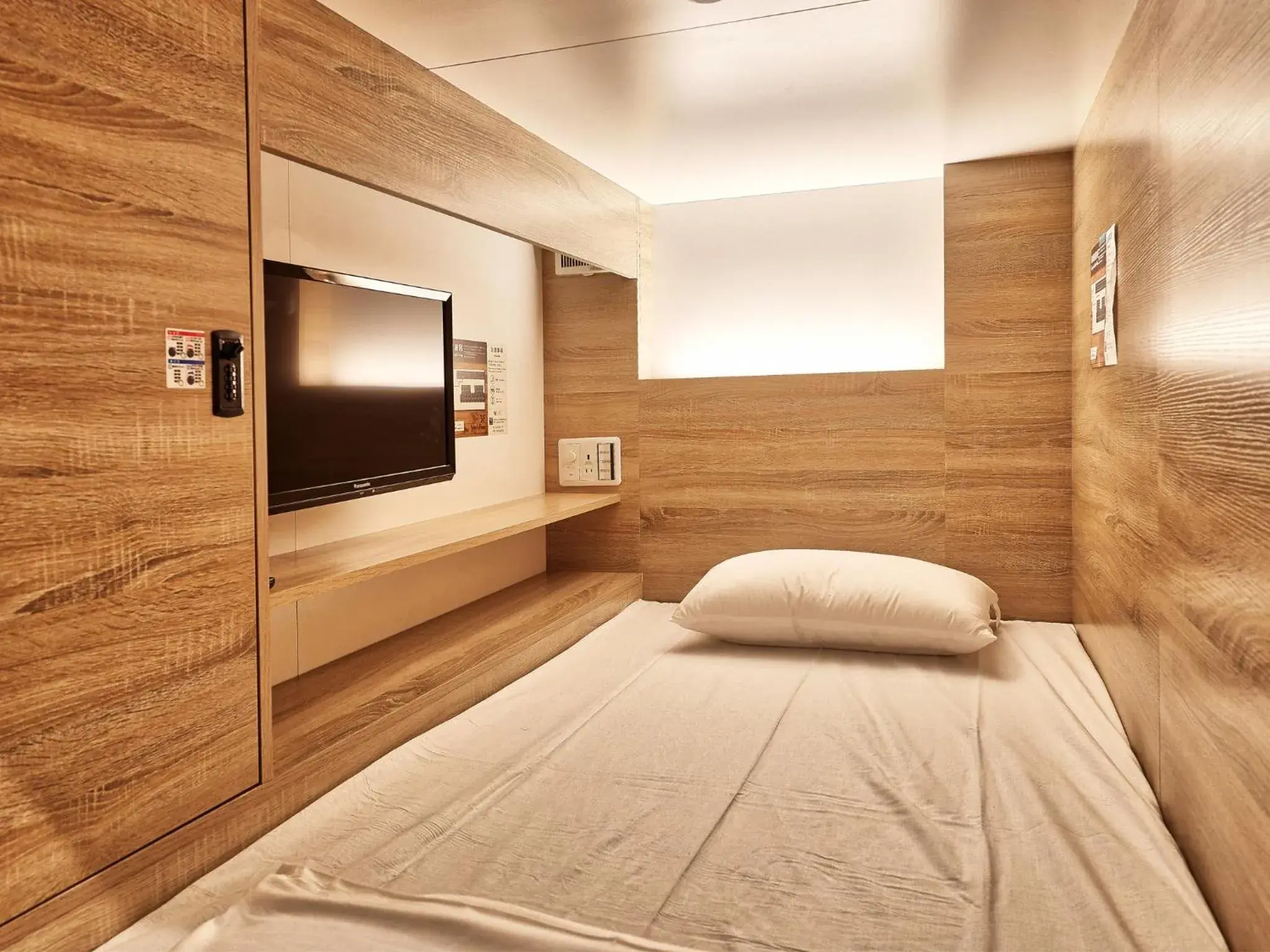 Photo of the whole room, Bed in CABIN&HOTEL ReTIME Photo of the whole room, Bed in CABIN&HOTEL ReTIME