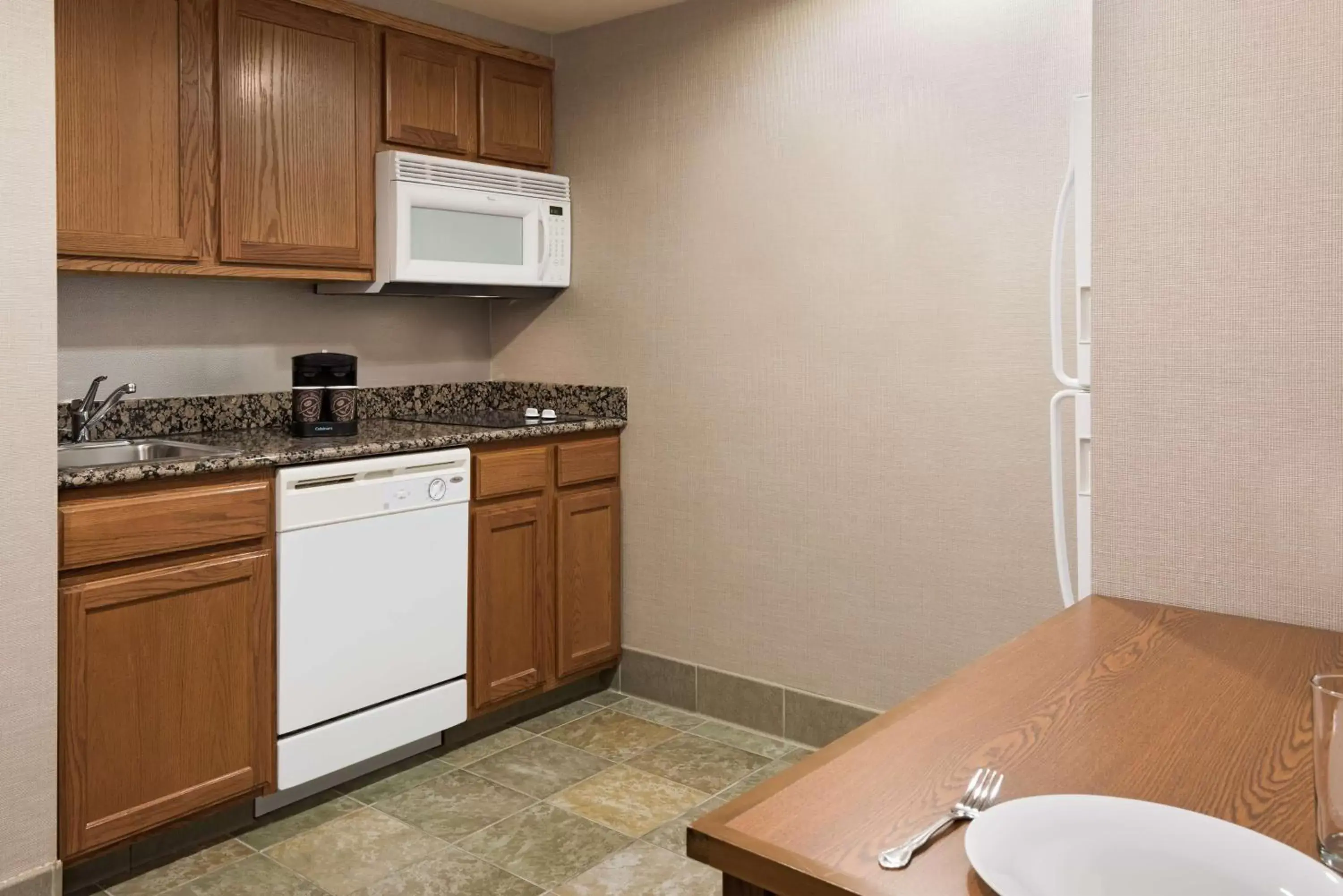 Kitchen or kitchenette, Kitchen/Kitchenette in Homewood Suites by Hilton Buffalo-Amherst