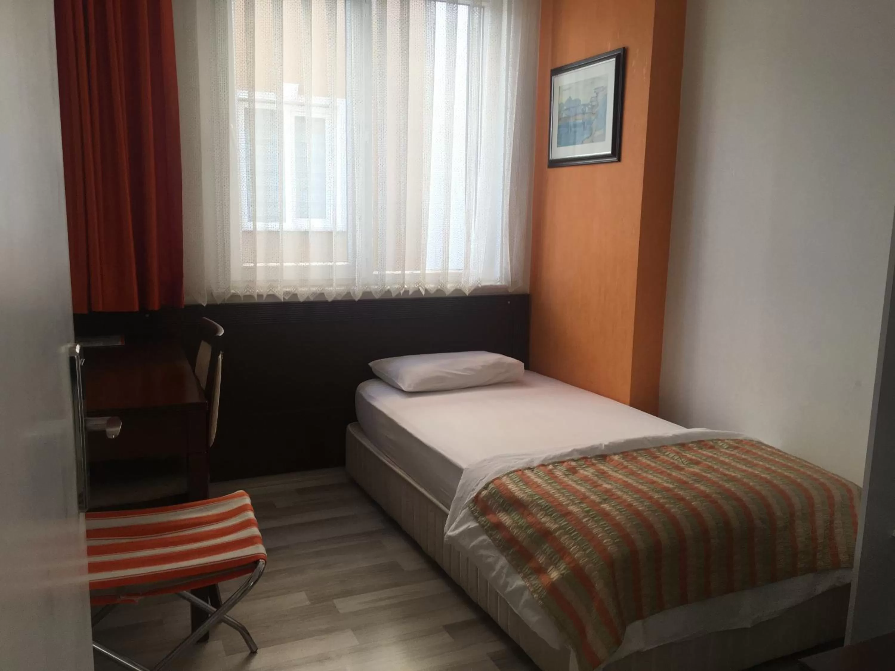 Photo of the whole room, Bed in Mutado Hotel