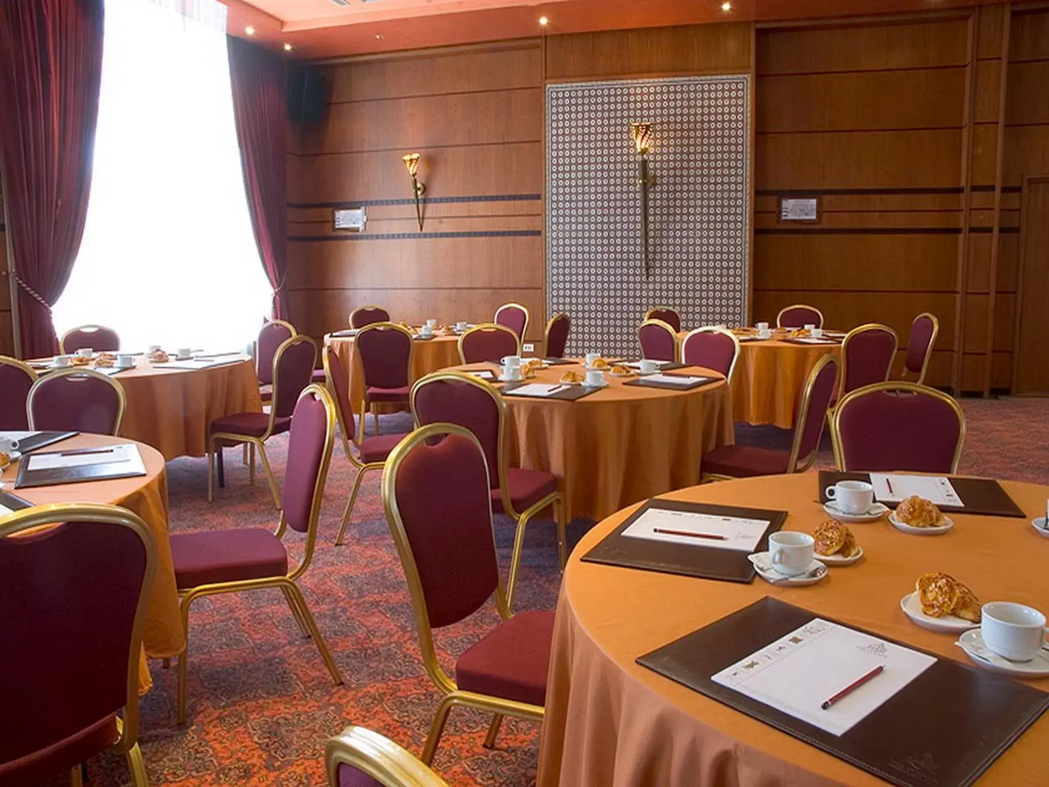 Business facilities, Restaurant/Places to Eat in Hôtel Club Val d'Anfa Casablanca Ocean view