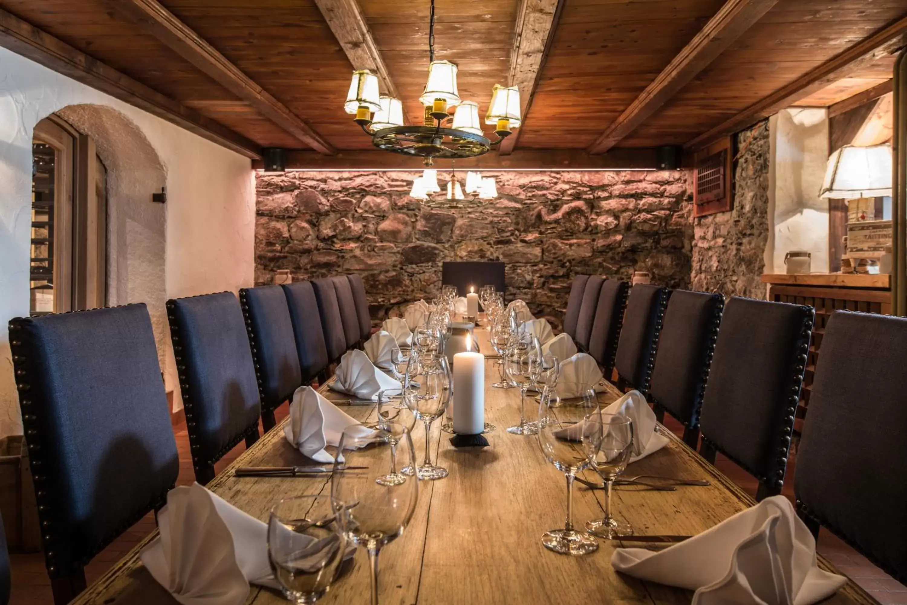 Banquet/Function facilities, Restaurant/Places to Eat in Alpenclub