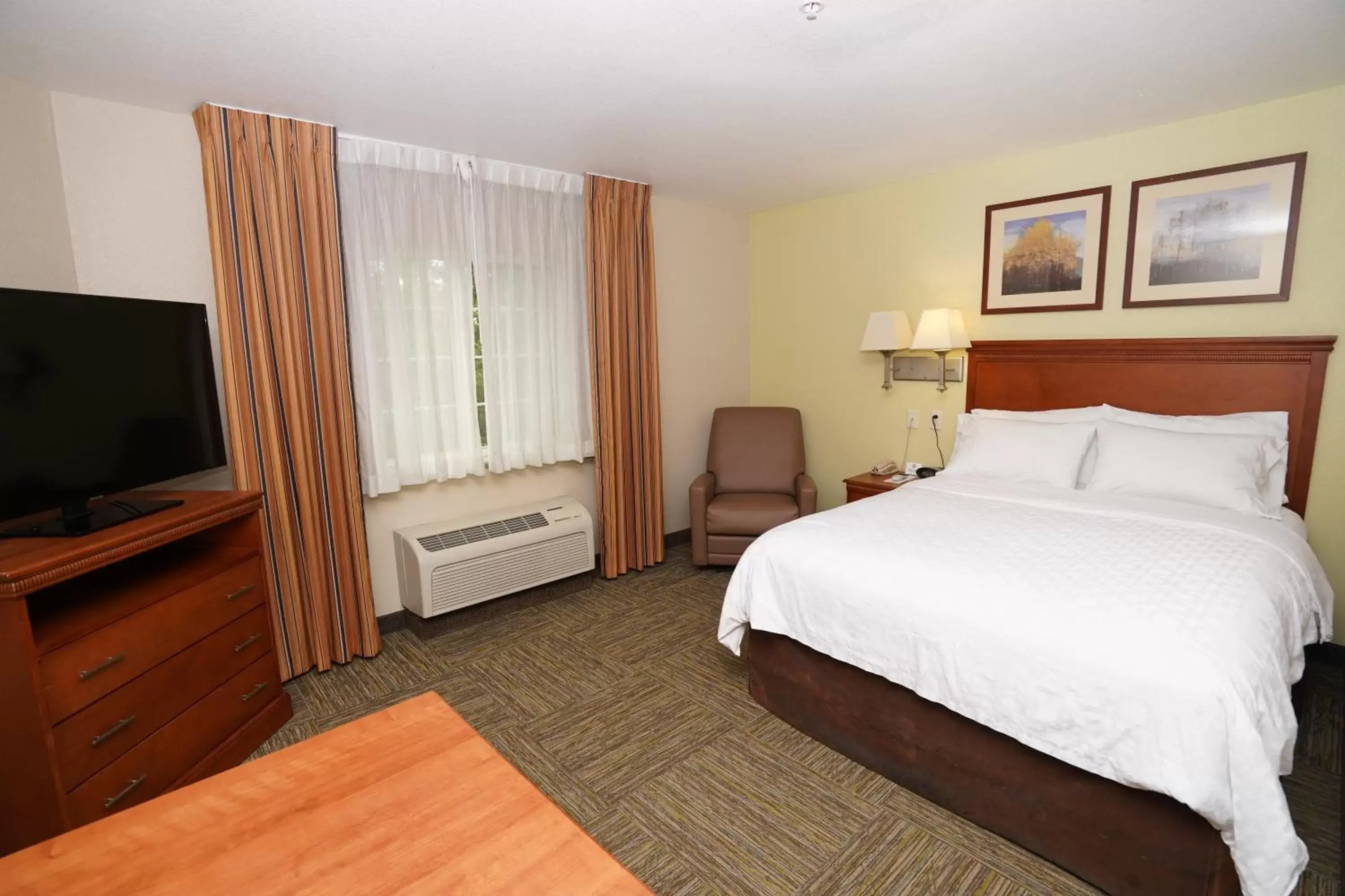 Bedroom, Bed in Candlewood Suites Boise - Towne Square, an IHG Hotel