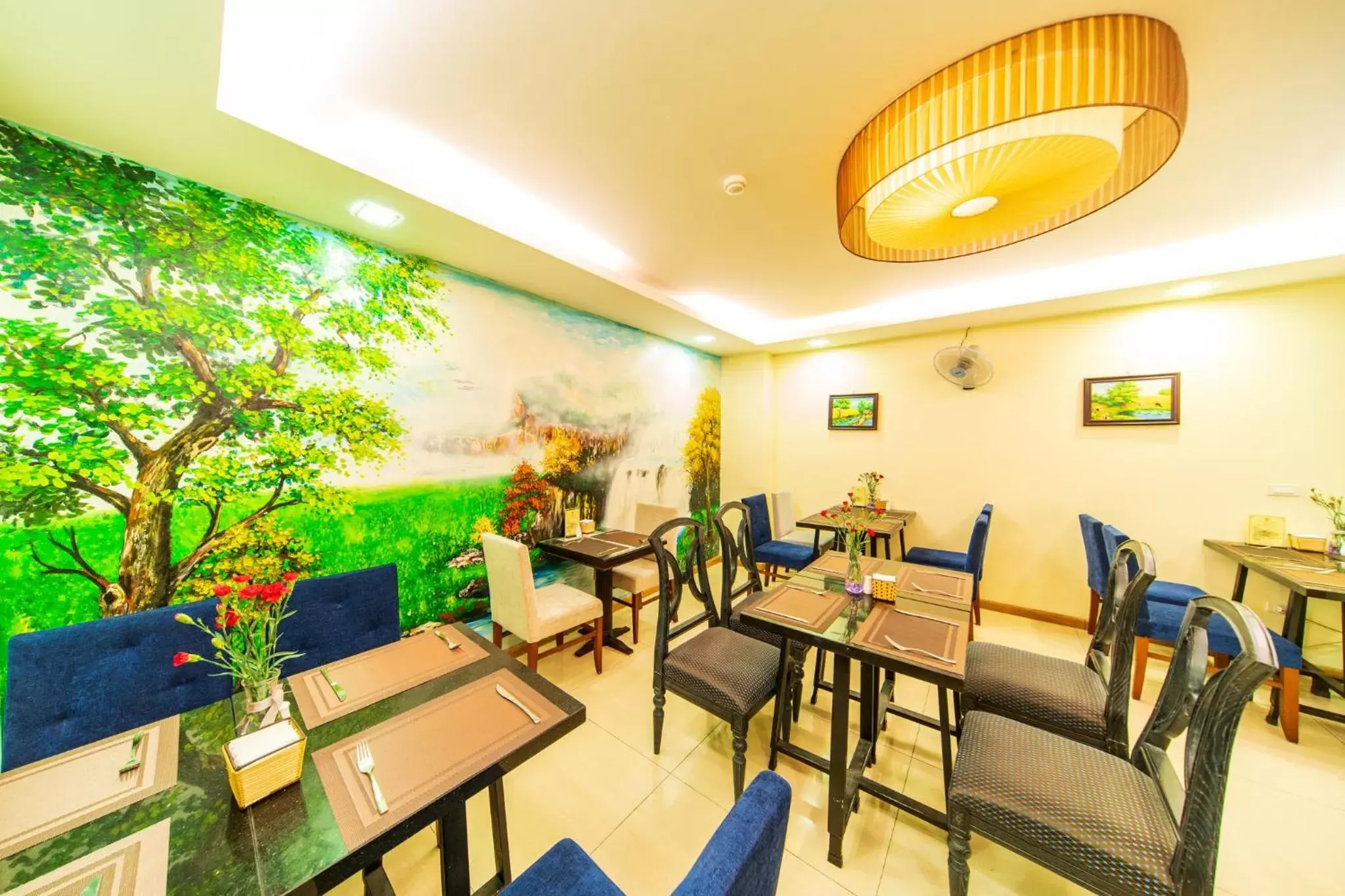 Restaurant/Places to Eat in Golden Legend Diamond Hotel