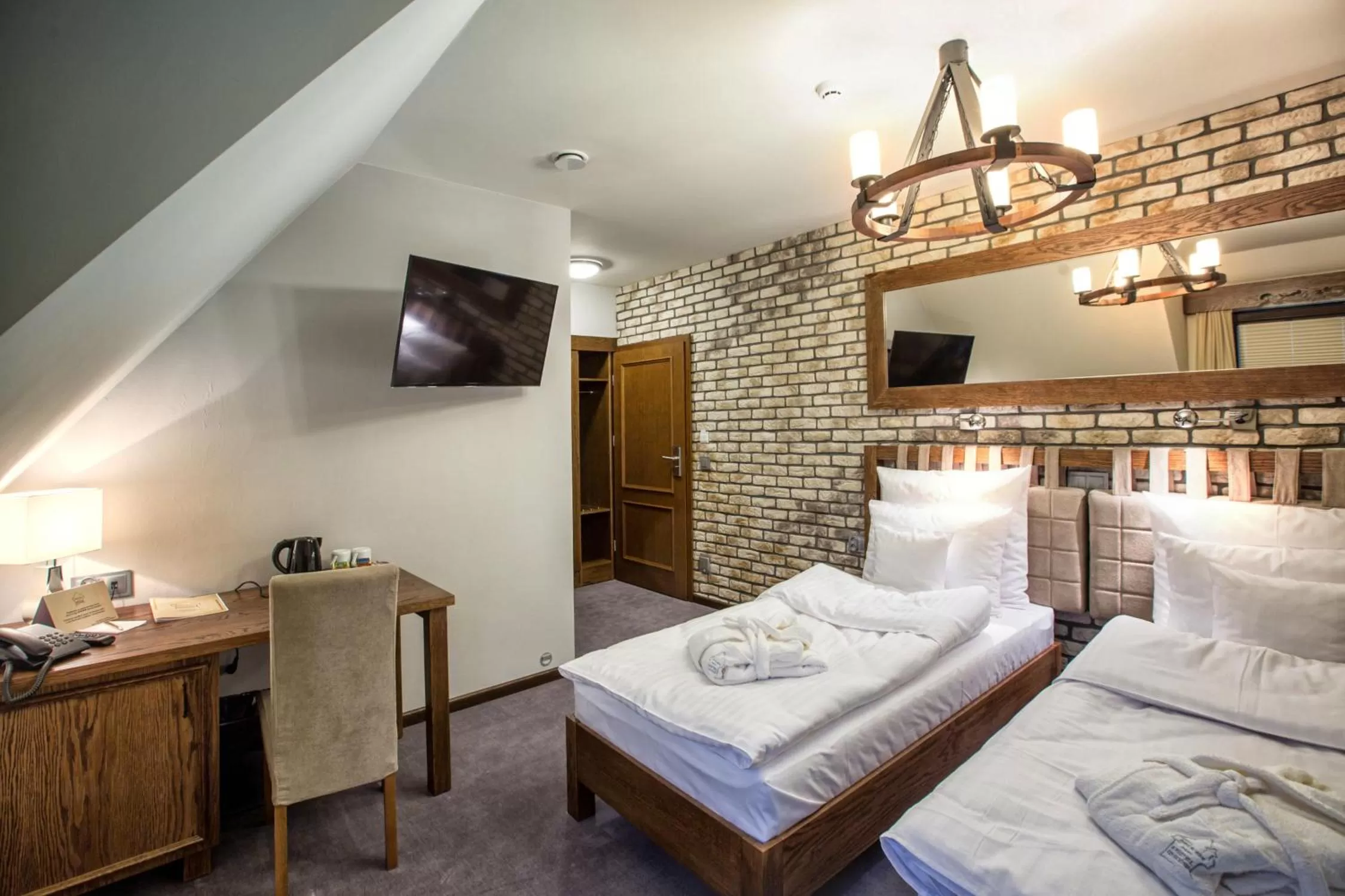 Photo of the whole room, Bed in Hotel & Spa **** Kasztel Uniejów