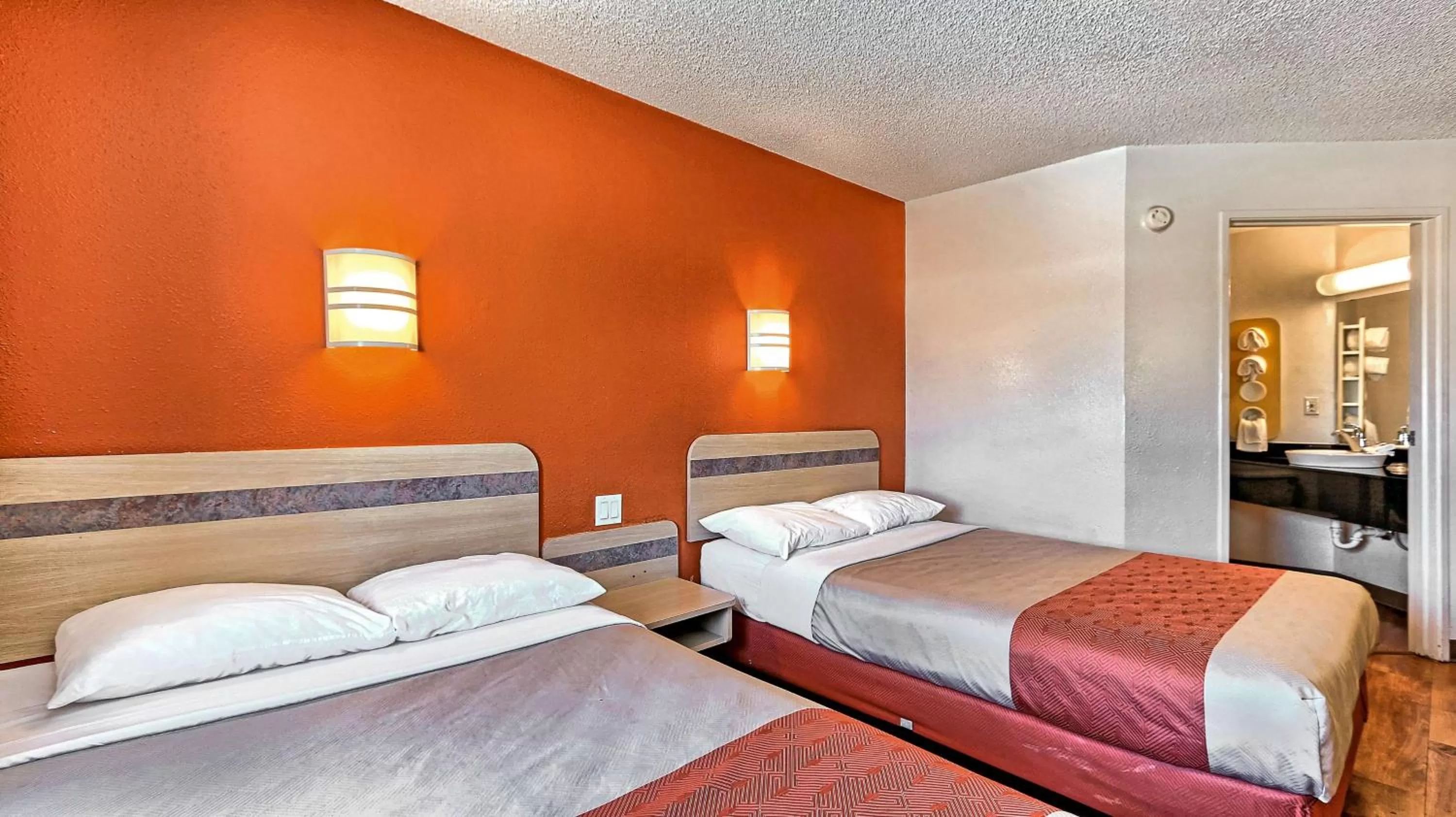 Photo of the whole room, Bed in Motel 6-Killeen, TX