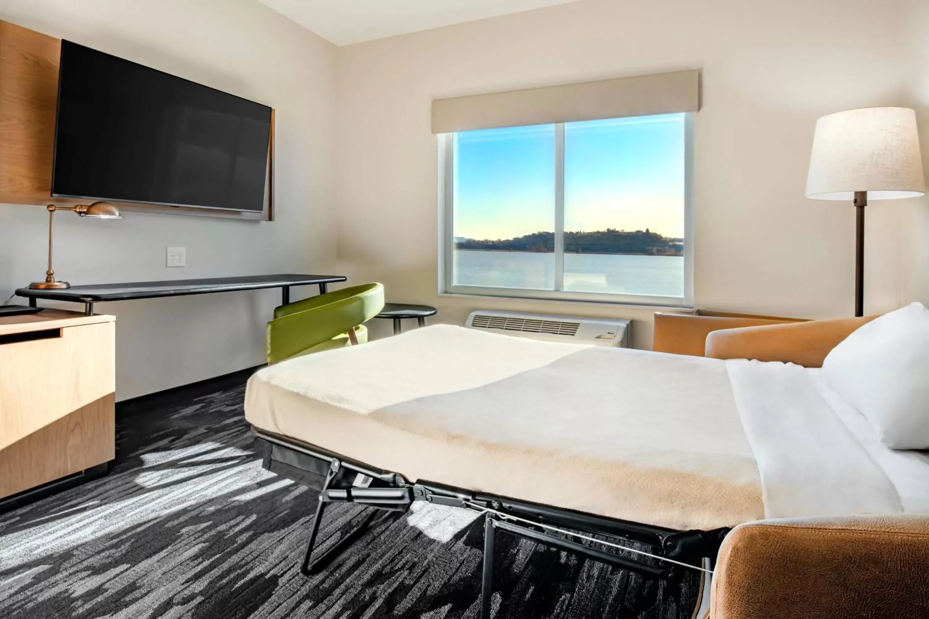 Bedroom in Fairfield Inn & Suites by Marriott Klamath Falls