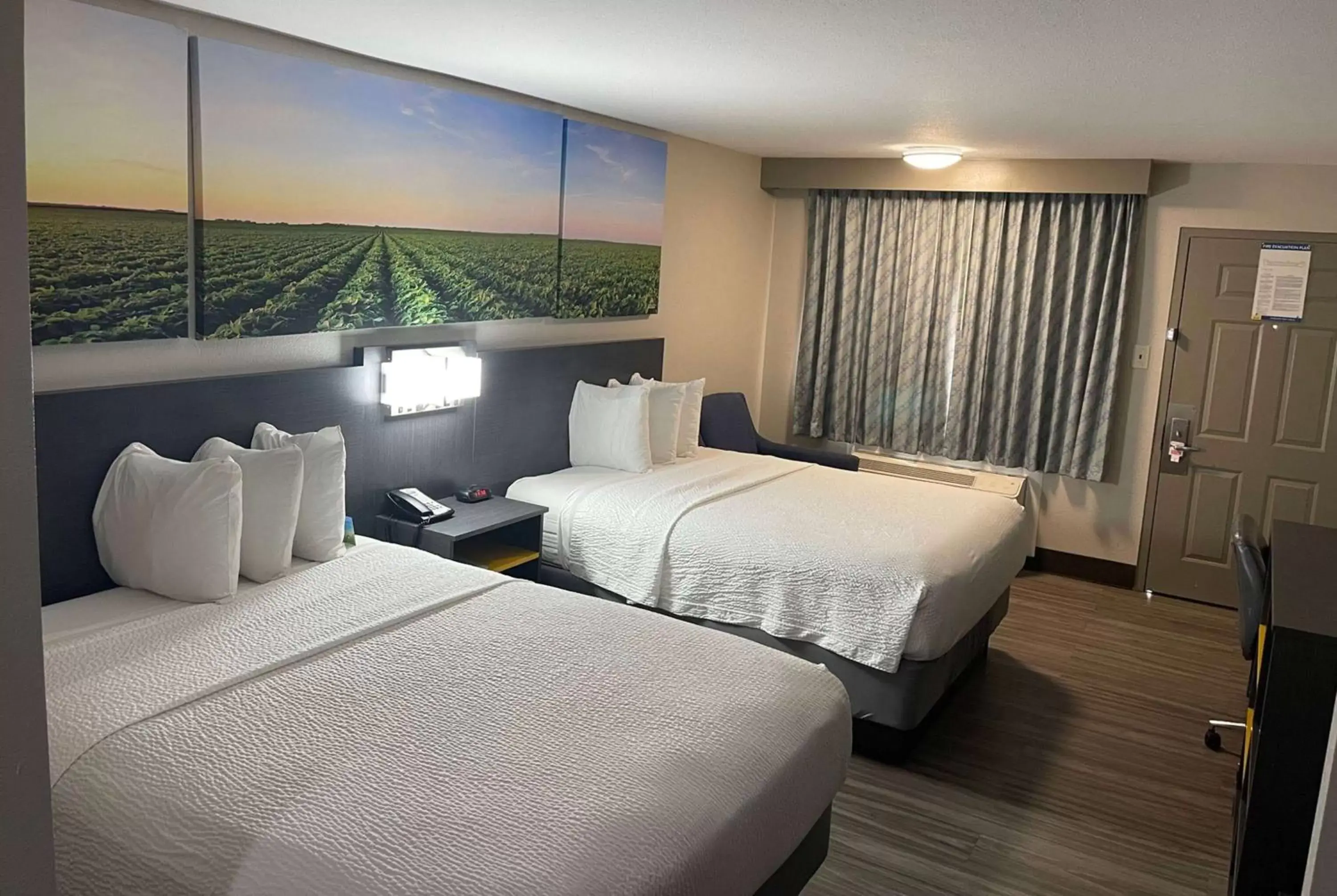 Photo of the whole room, Bed in Days Inn by Wyndham Ruston LA