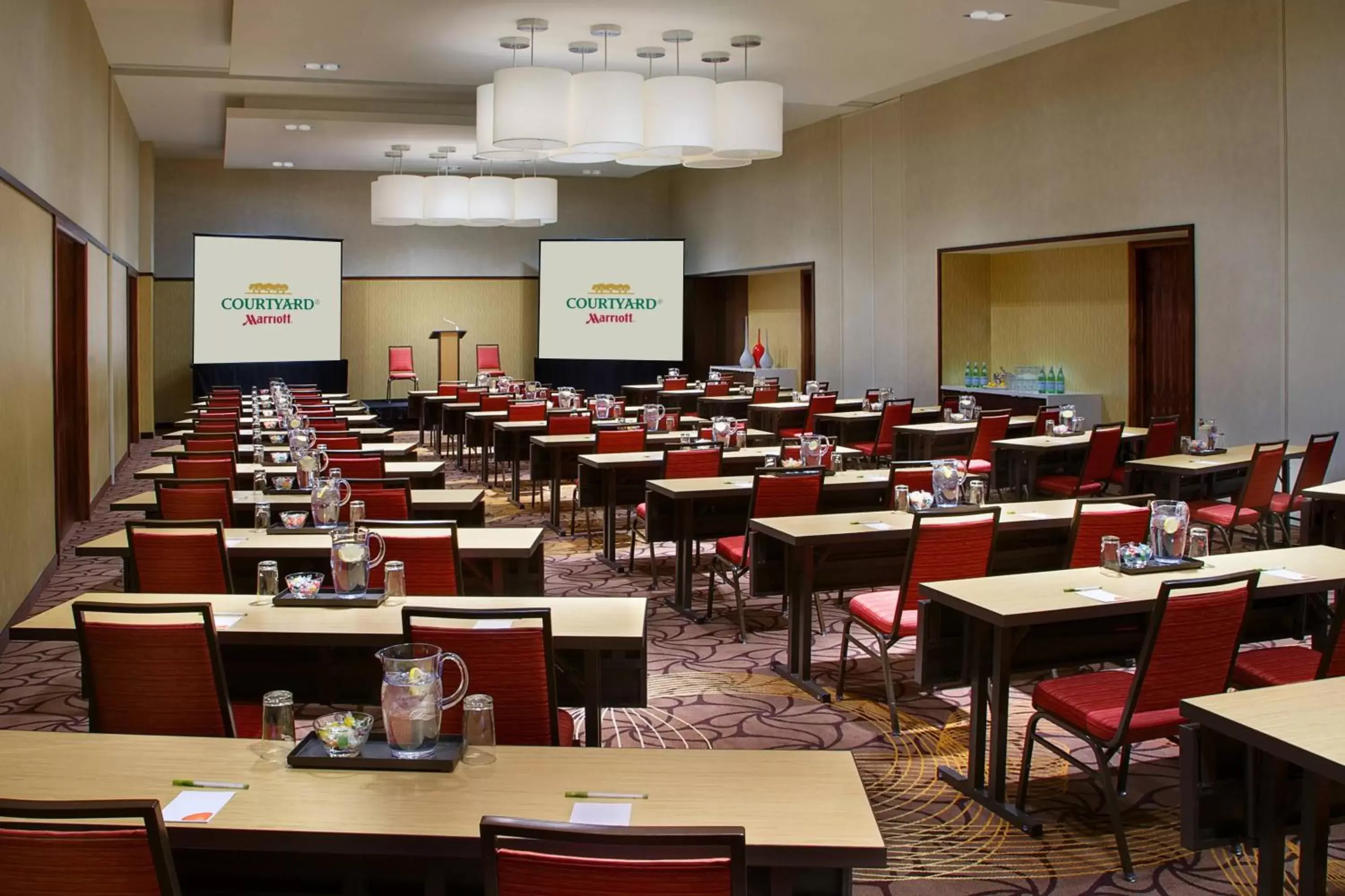 Meeting/conference room in Courtyard by Marriott Calgary Airport