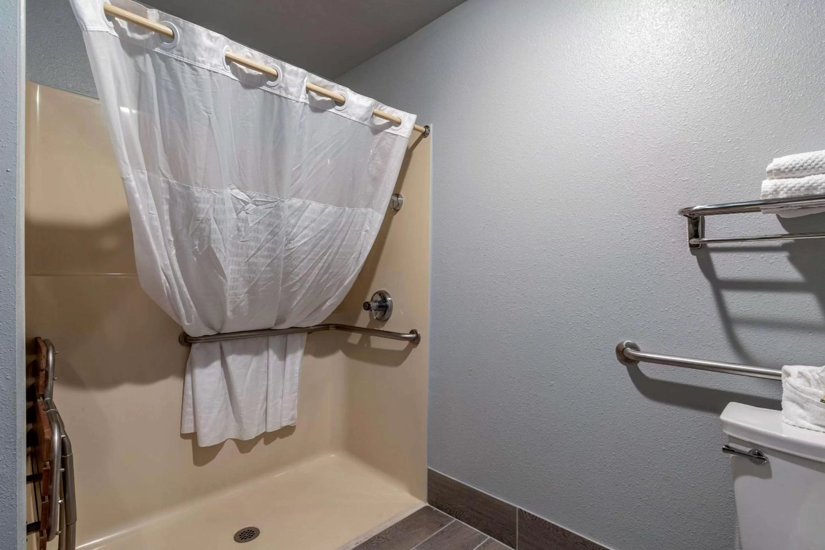 Bedroom in Quality Inn