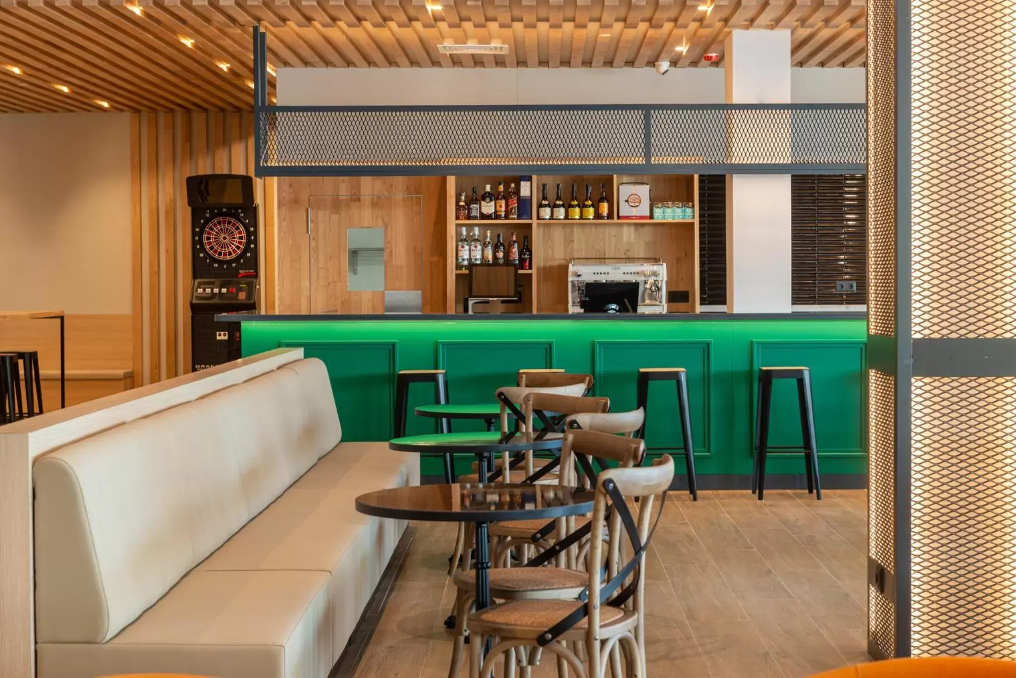 Lounge or bar, Lounge/Bar in L'Azure Hotel 4* Sup