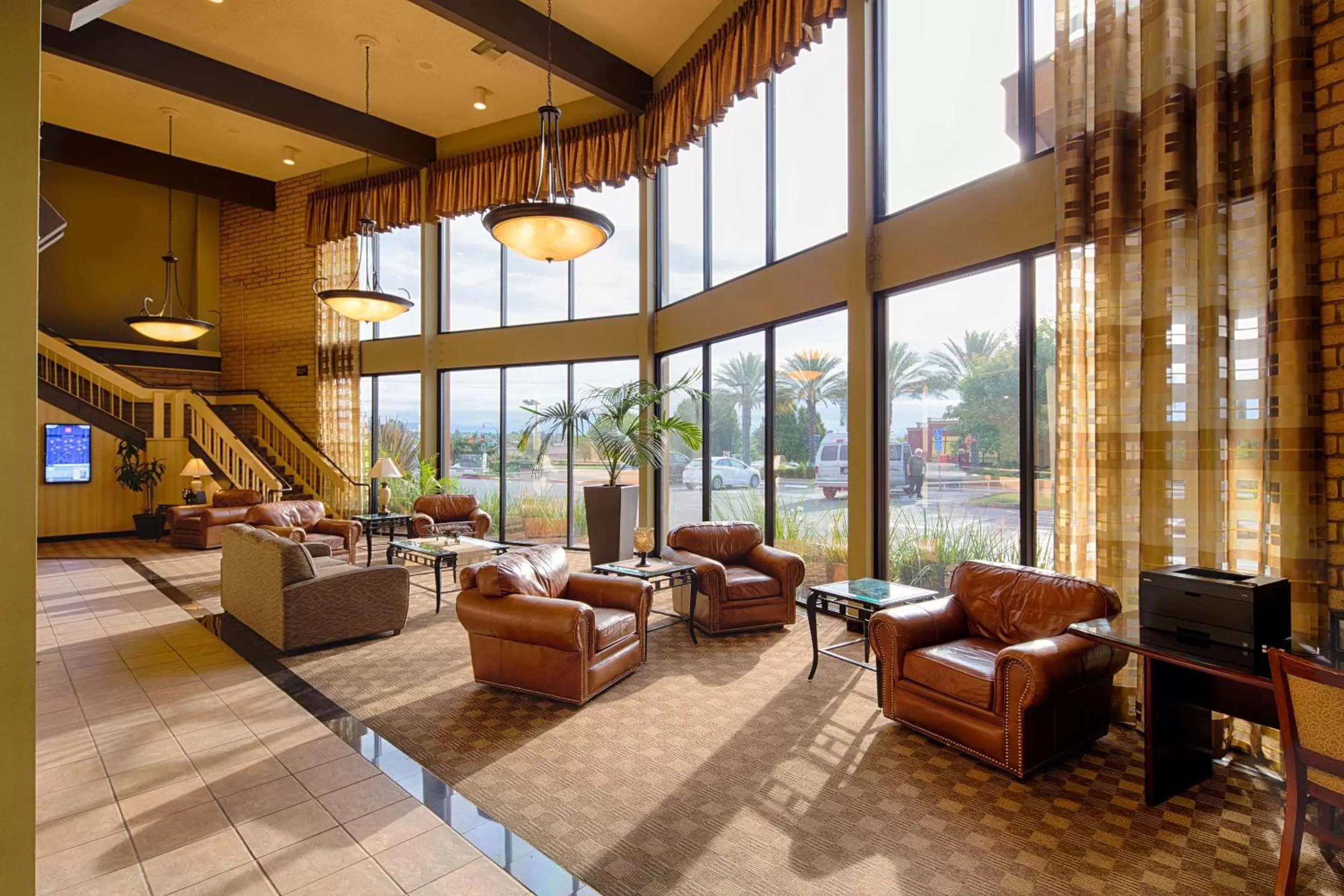Seating area in Red Lion Hotel Redding