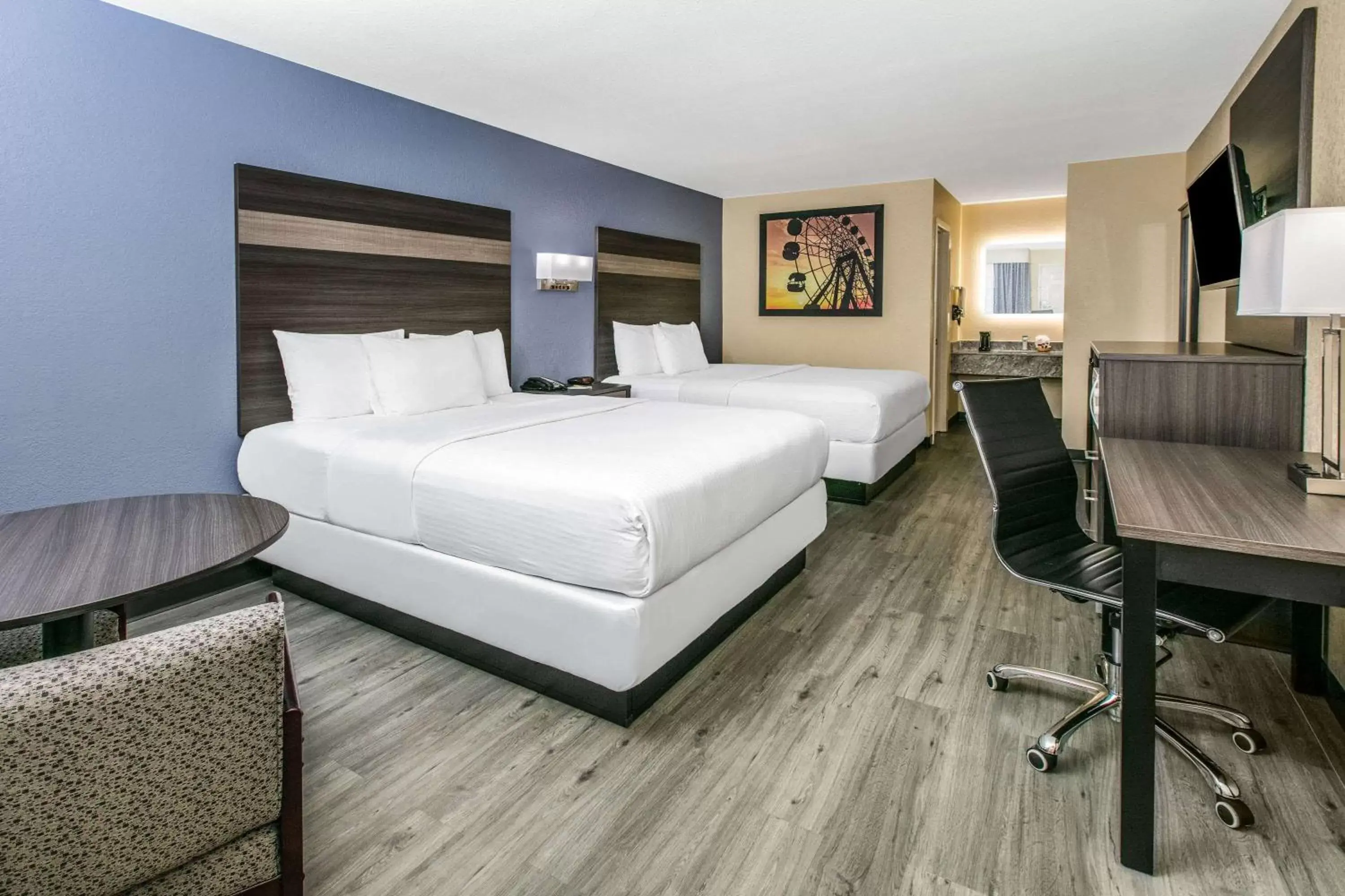 Photo of the whole room, Bed in Days Inn by Wyndham Waco