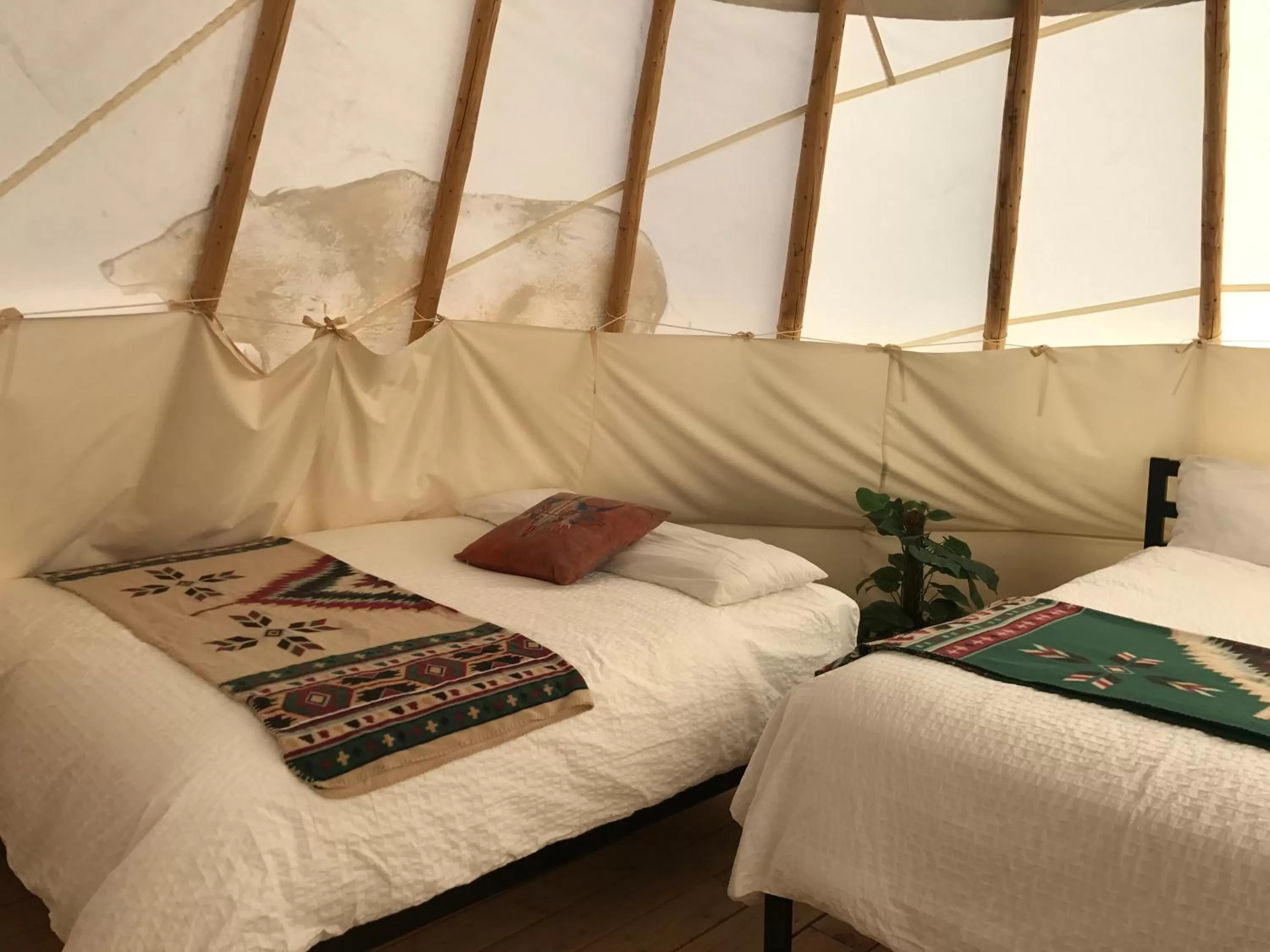 Bed in Olancha RV Park and Motel