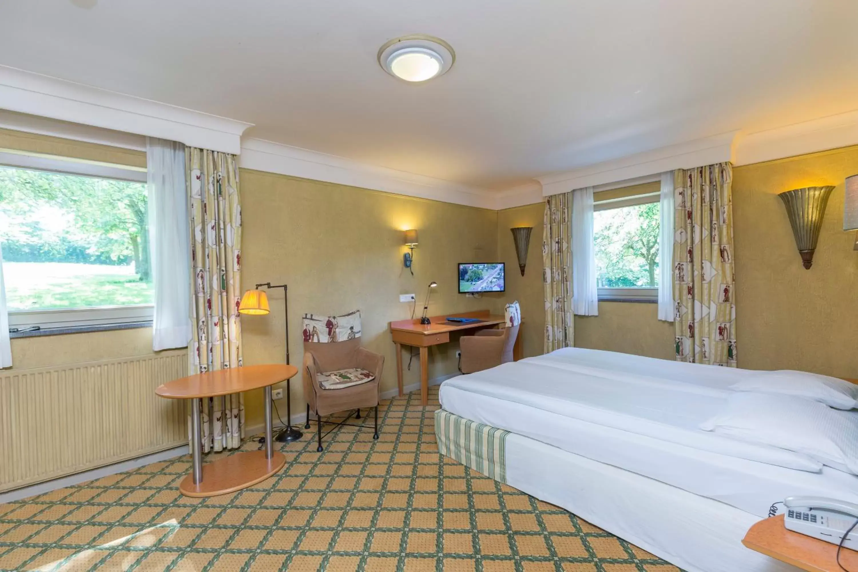 Seating area, Bed in Fletcher Hotel-Restaurant Kasteel Erenstein Seating area, Bed in Fletcher Hotel-Restaurant Kasteel Erenstein