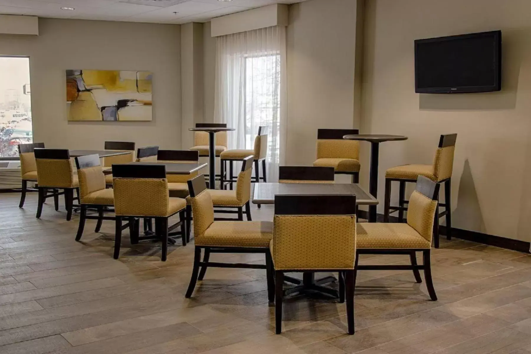Continental breakfast, Restaurant/Places to Eat in Rochester Hotel & Suites - Mayo Clinic Area