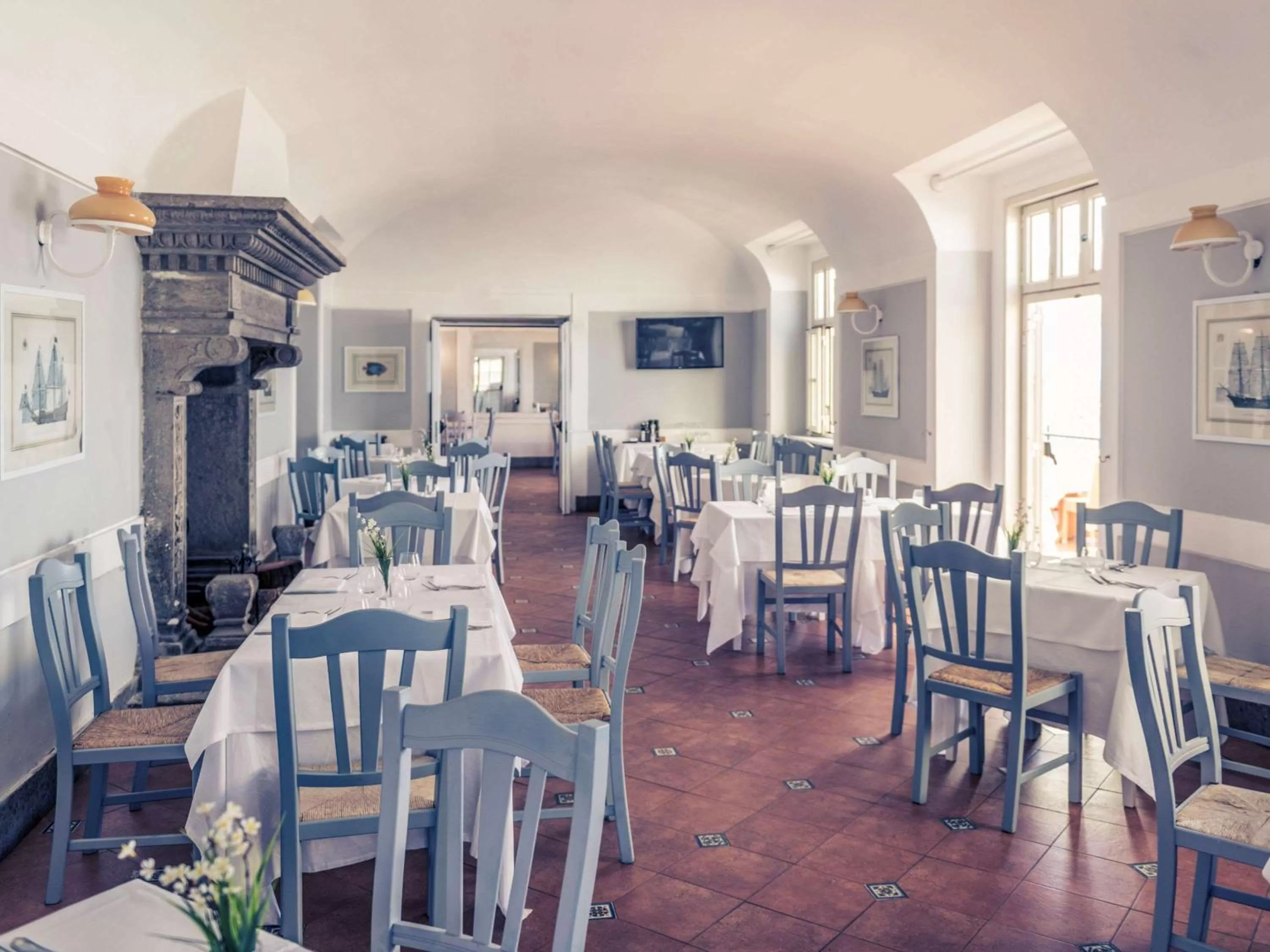 Restaurant/places to eat in Sunbay Park Hotel