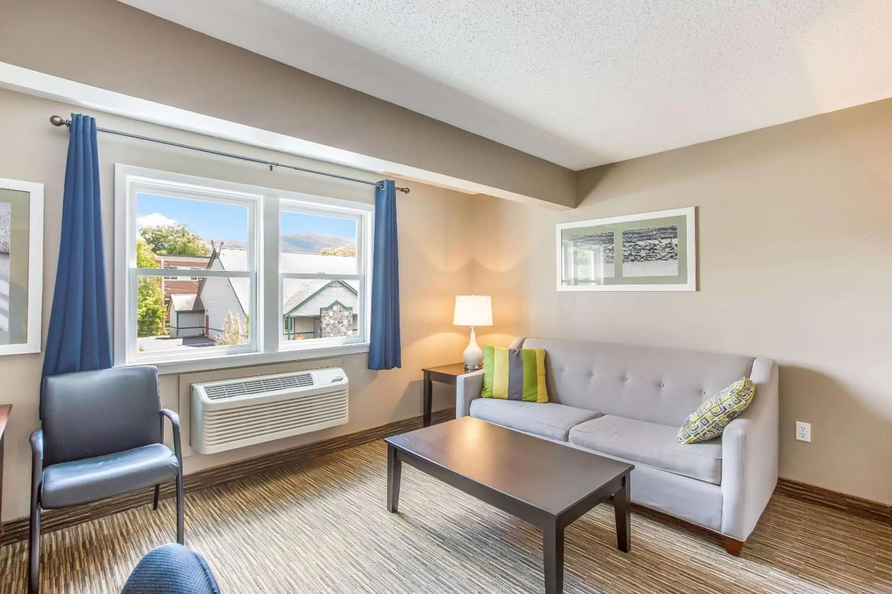 Photo of the whole room, Seating Area in Quality Inn & Suites