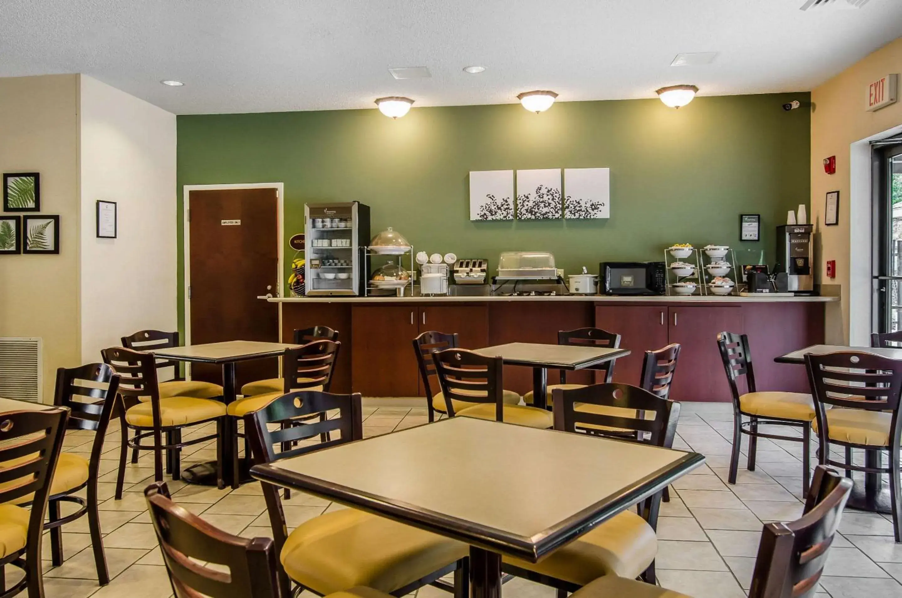 Restaurant/Places to Eat in Sleep Inn & Suites Danville