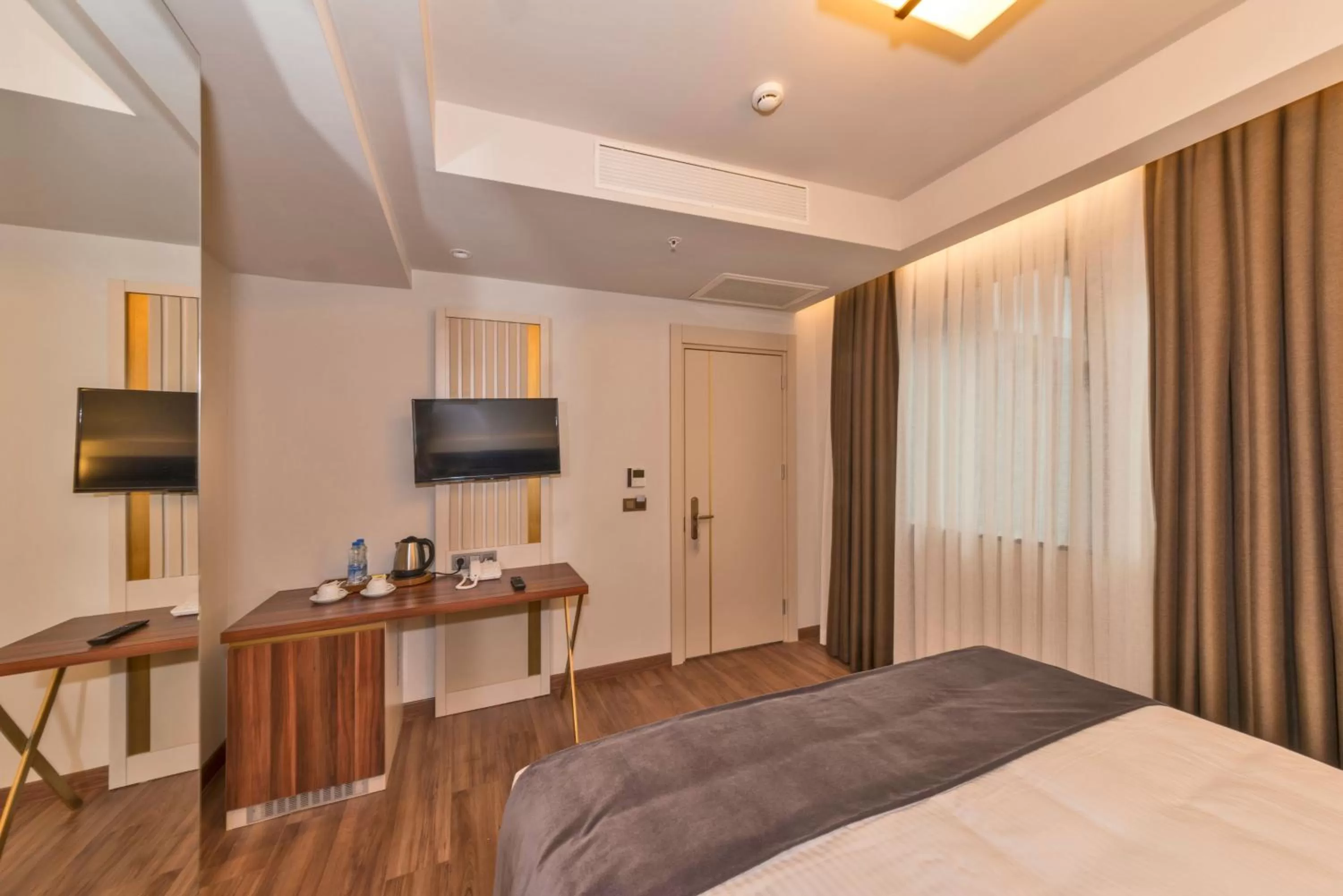 Photo of the whole room, TV/Entertainment Center in Golden Royal Hotel