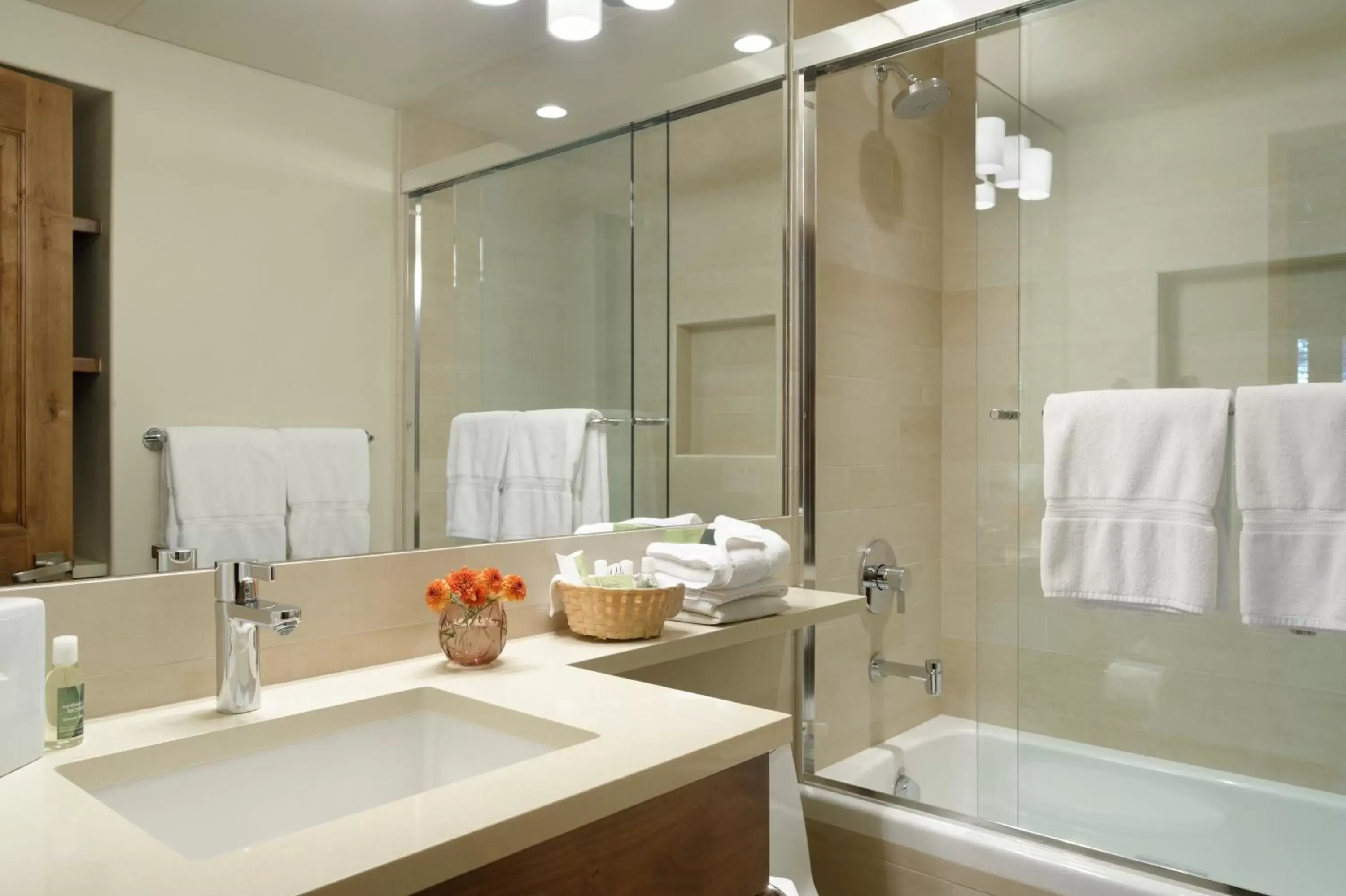 Shower, Bathroom in Aspen Square Condominium Hotel