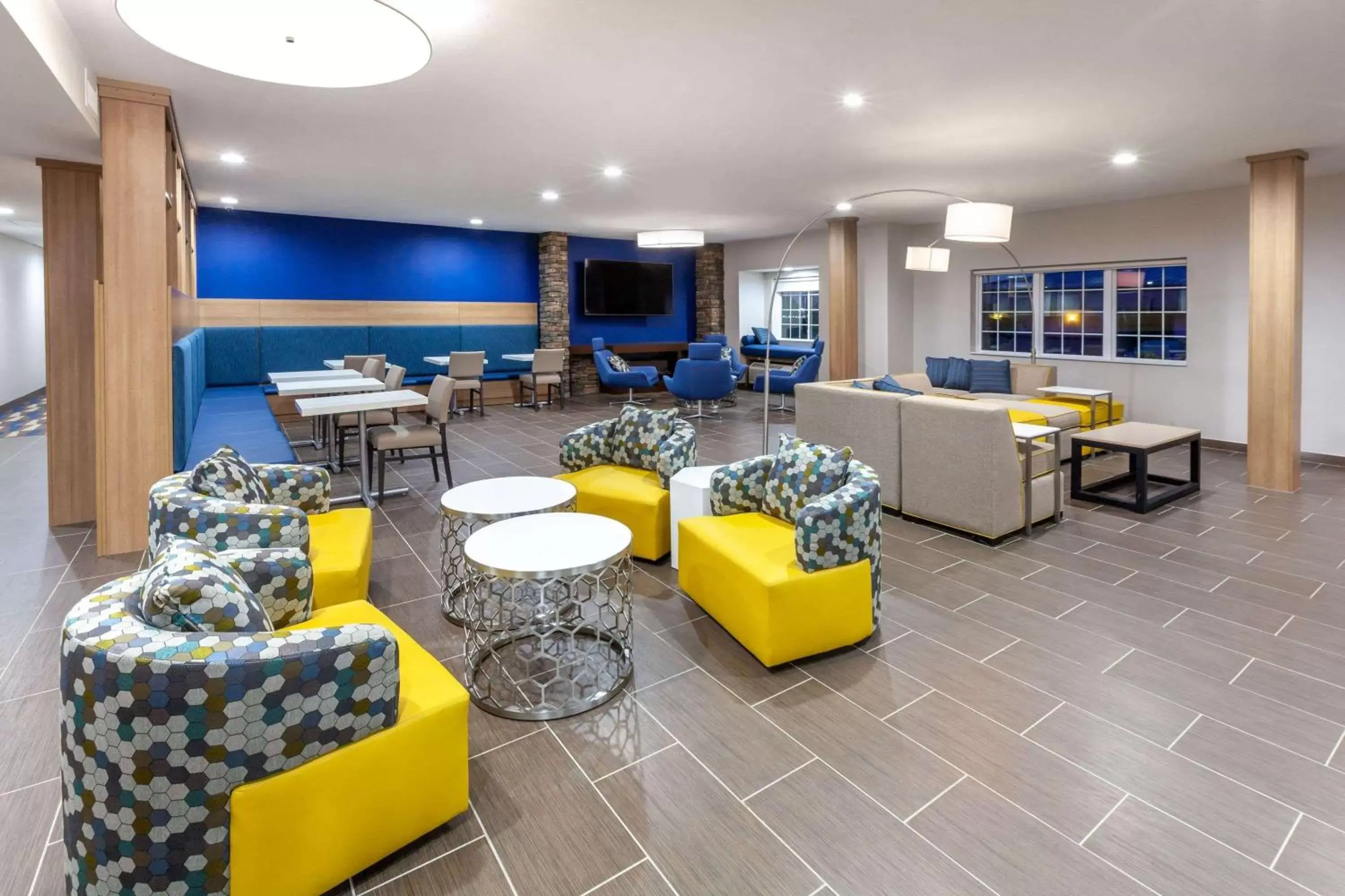Lobby or reception, Seating Area in Microtel Inn & Suites by Wyndham College Station